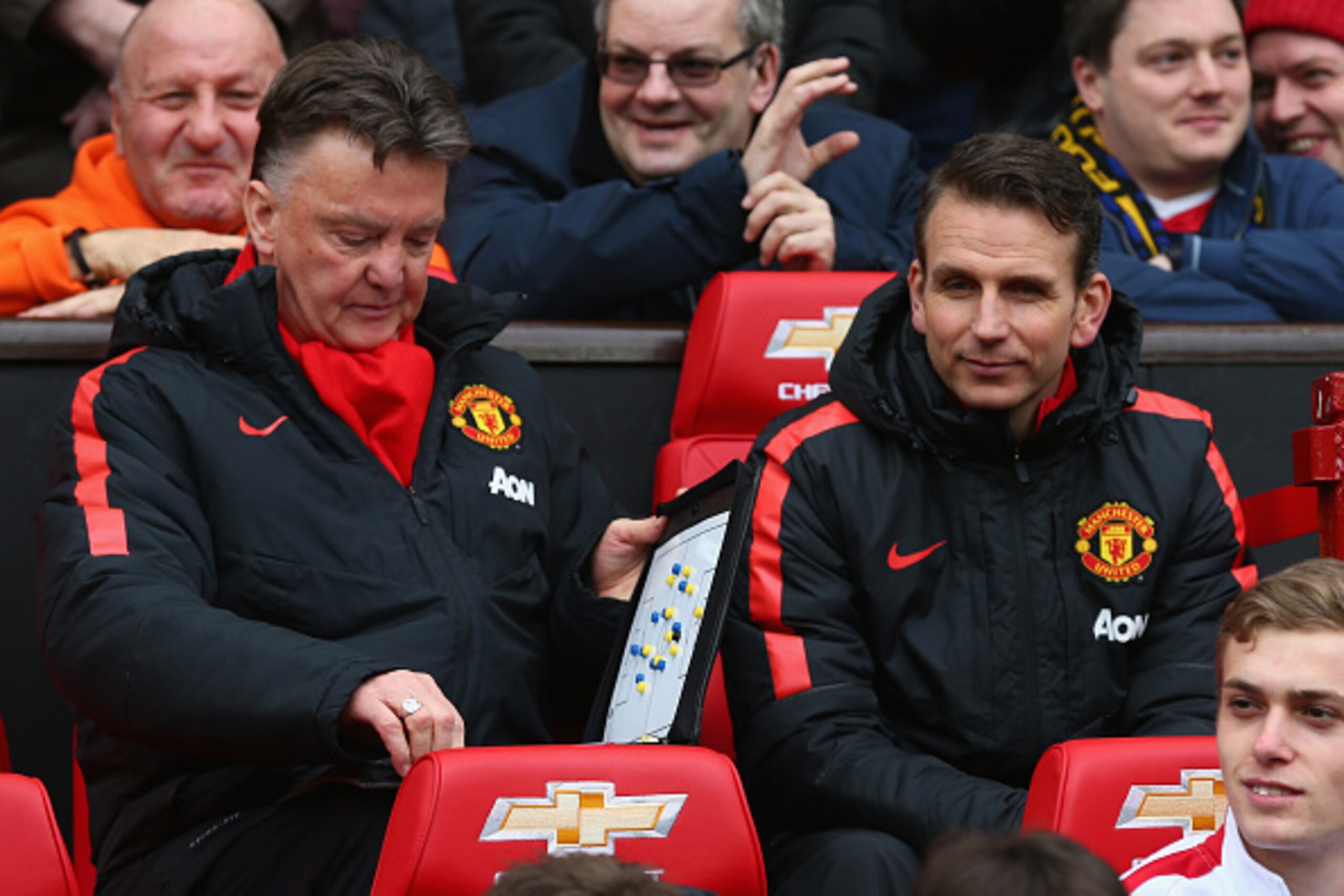 MANCHESTER, ENGLAND - FEBRUARY 28:  Manager Louis van Gaal of Manchester United (R) in the dugout during the Barclays Premier League match between Manchester United and Sunderland at Old Trafford on February 28, 2015 in Manchester, England.  (Photo by Cli