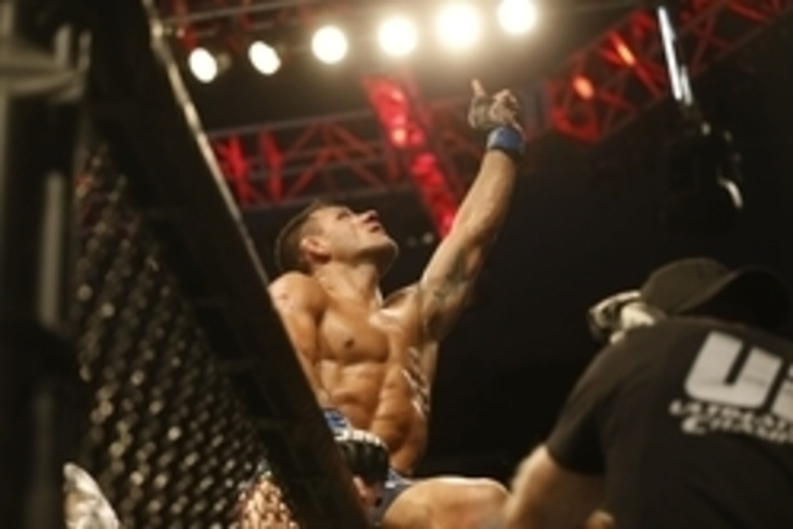 Mar 14, 2015; Dallas, TX, USA; Rafael dos Anjos (blue) reacts after defeating Anthony Pettis (red) in the lightweight title bout during UFC 185 at American Airlines Center. Mandatory Credit: Tim Heitman-USA TODAY Sports Mar 14, 2015; Dallas, TX, USA; Rafael dos Anjos (blue) reacts after defeating Anthony Pettis (red) in the lightweight title bout during UFC 185 at American Airlines Center. Mandatory Credit: Tim Heitman-USA TODAY Sports