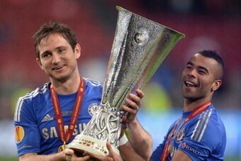 AMSTERDAM, NETHERLANDS - MAY 15:  Frank Lampard and Ashley Cole of Chelsea pose with the trophy during the UEFA Europa League Final between SL Benfica and Chelsea FC at Amsterdam Arena on May 15, 2013 in Amsterdam, Netherlands.  (Photo by Michael Regan/Ge