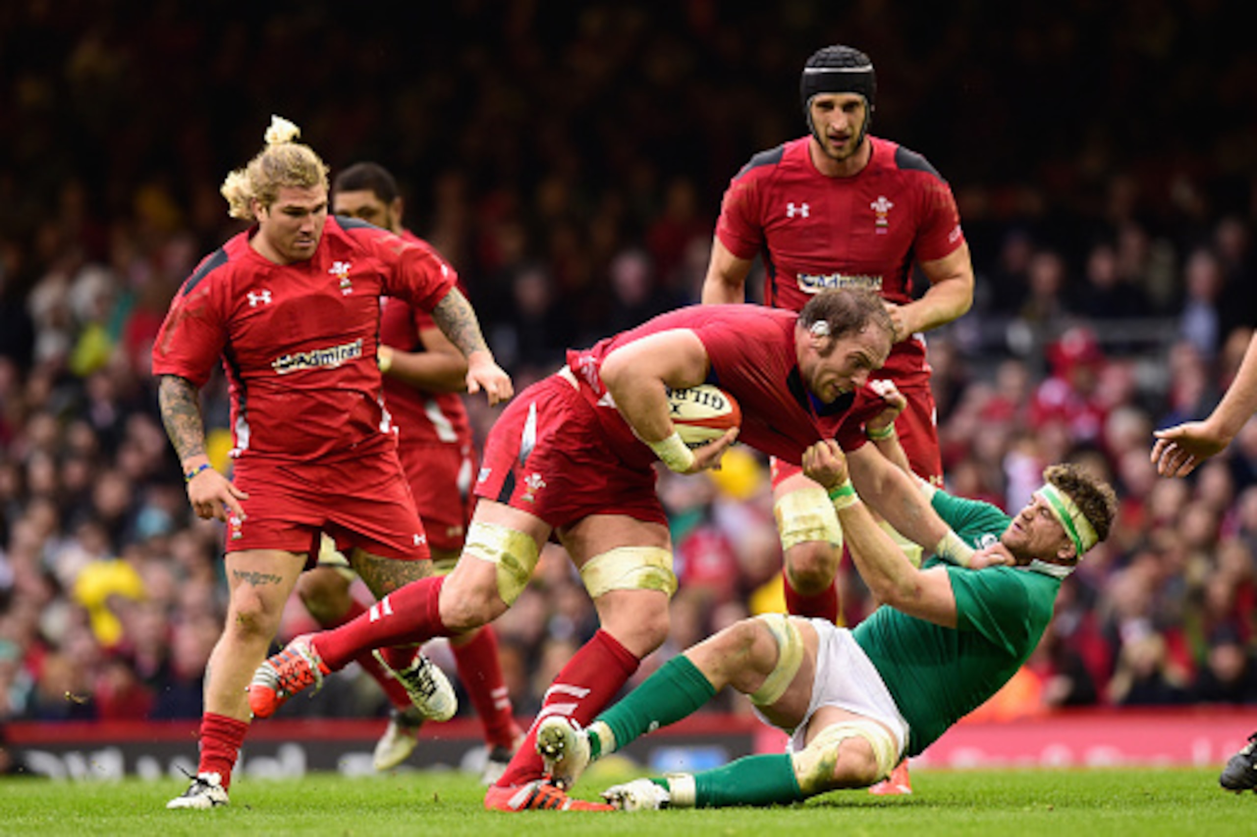 CARDIFF, WALES - MARCH 14:  Ireland player Jamie Heaslip gets to grips with Alun Wyn Jones of Wales during the RBS Six Nations match between Wales and Ireland at Millennium Stadium on March 14, 2015 in Cardiff, Wales.  (Photo by Stu Forster/Getty Images)