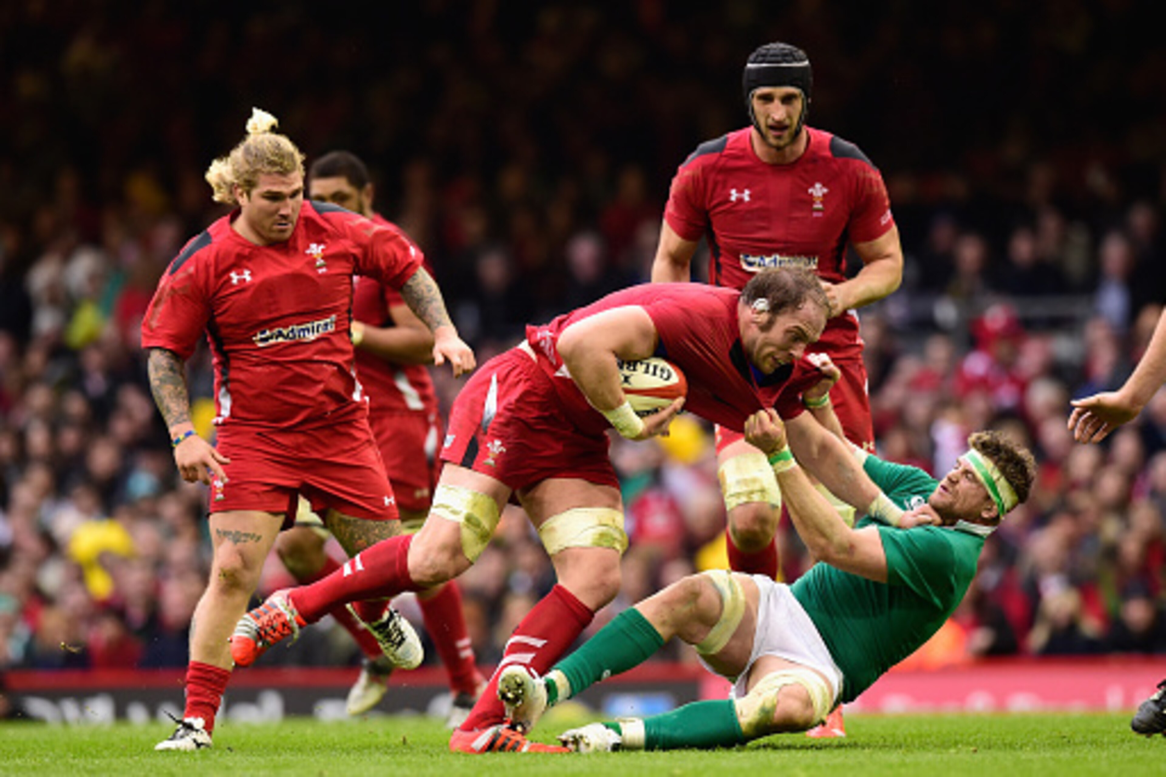 CARDIFF, WALES - MARCH 14:  Ireland player Jamie Heaslip gets to grips with Alun Wyn Jones of Wales during the RBS Six Nations match between Wales and Ireland at Millennium Stadium on March 14, 2015 in Cardiff, Wales.  (Photo by Stu Forster/Getty Images)