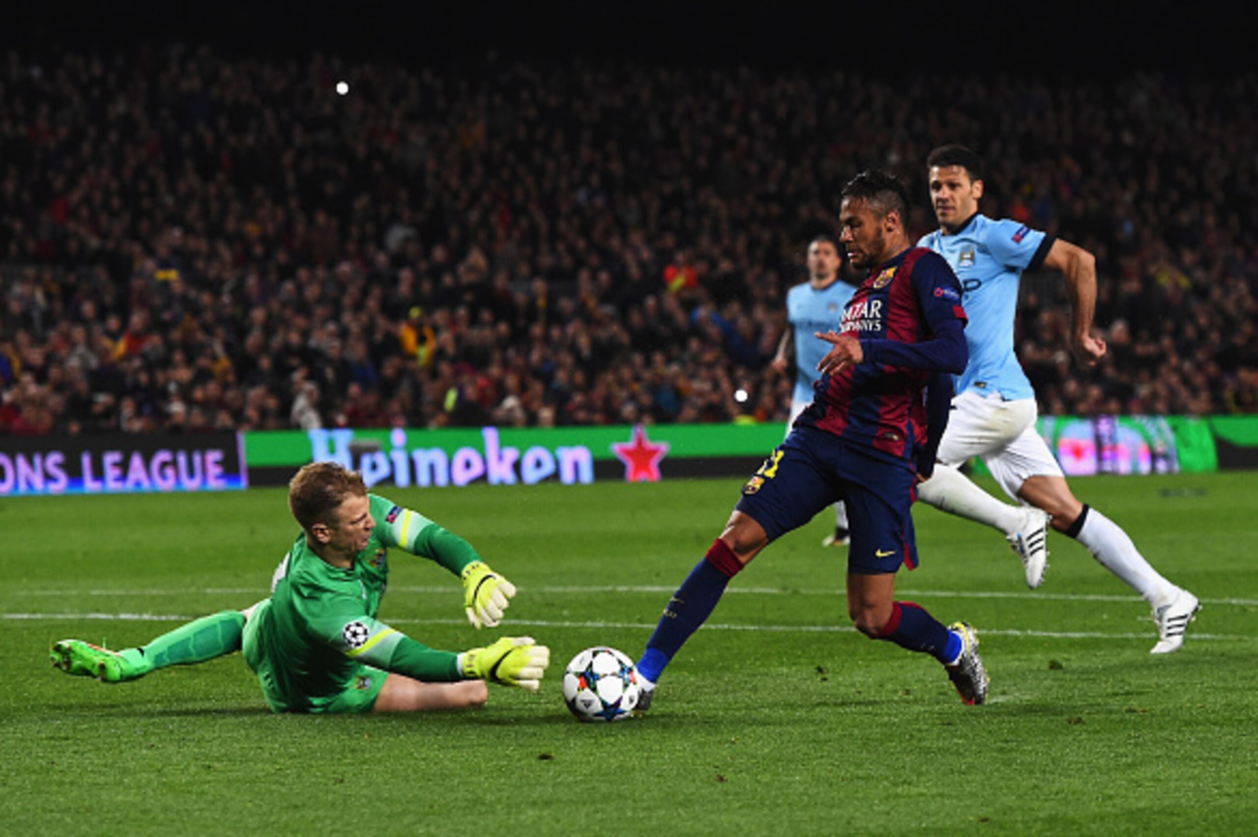 BARCELONA, SPAIN - MARCH 18: Neymar of Barcelona is denied by Joe Hart of Manchester City during the UEFA Champions League Round of 16 second leg match between Barcelona and Manchester City at Camp Nou on March 18, 2015 in Barcelona, Spain.  (Photo by Dav