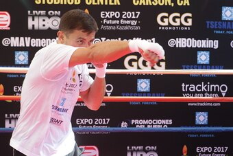 SANTA MONICA, CA - OCTOBER 15: Gennady Golovkin shadow boxes in the ring during an open media workout on October 15, 2014 in Santa Monica, California.  (Photo by Alexis Cuarezma/Getty Images)