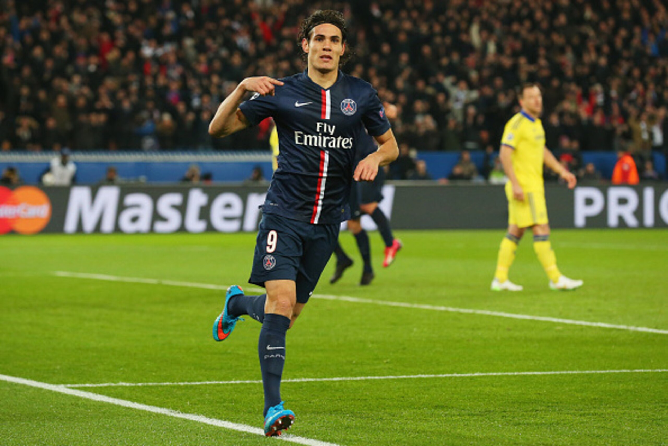 PARIS, FRANCE - FEBRUARY 17: Edinson Cavani of Paris Saint-Germain celebrates as he scores their first and equalising goal during the UEFA Champions League Round of 16 match between Paris Saint-Germain and Chelsea at Parc des Princes on February 17, 2015 PARIS, FRANCE - FEBRUARY 17: Edinson Cavani of Paris Saint-Germain celebrates as he scores their first and equalising goal during the UEFA Champions League Round of 16 match between Paris Saint-Germain and Chelsea at Parc des Princes on February 17, 2015