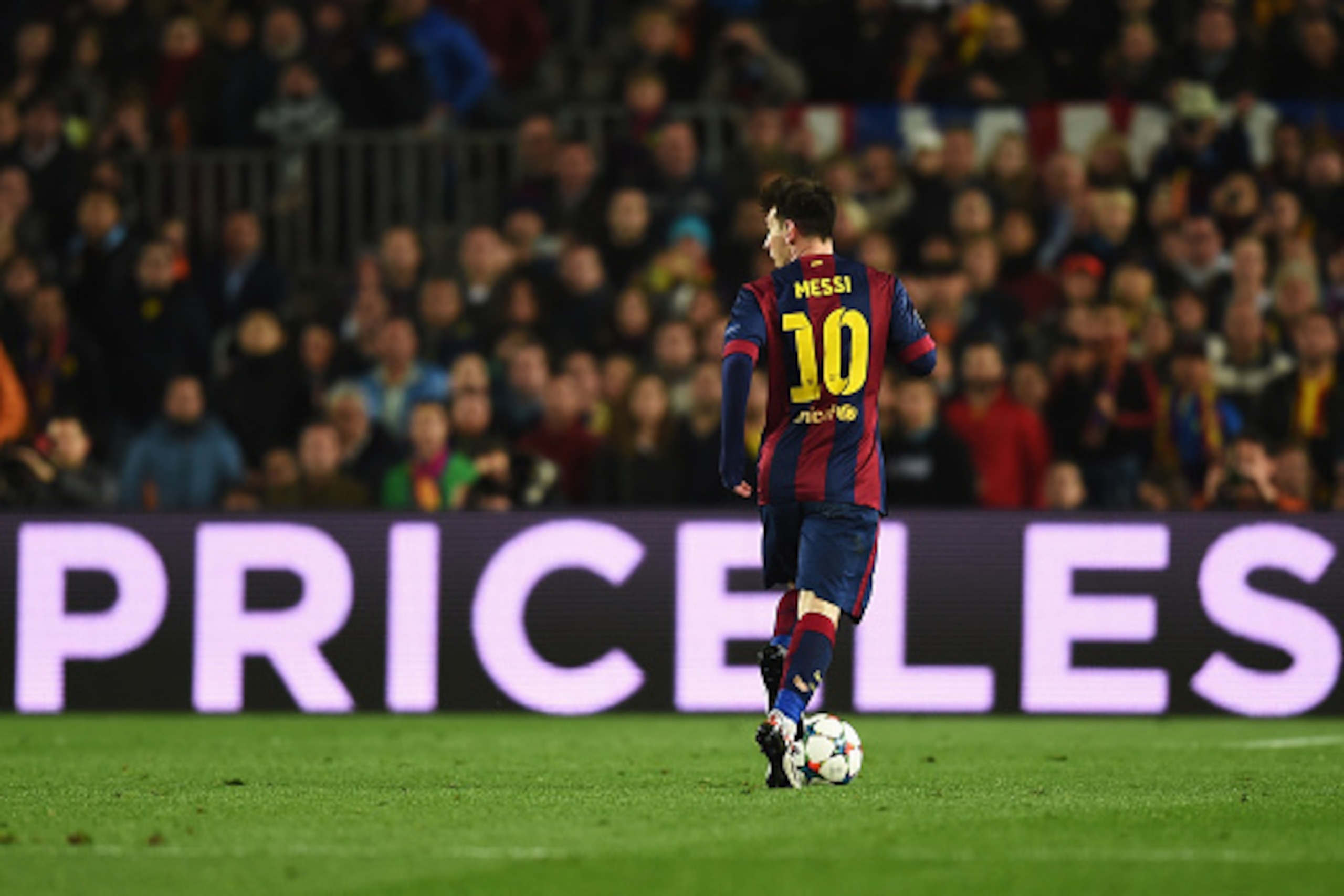 BARCELONA, SPAIN - MARCH 18: Lionel Messi of Barcelona runs with the ball during the UEFA Champions League Round of 16 second leg match between Barcelona and Manchester City at Camp Nou on March 18, 2015 in Barcelona, Spain.  (Photo by Michael Regan/Getty