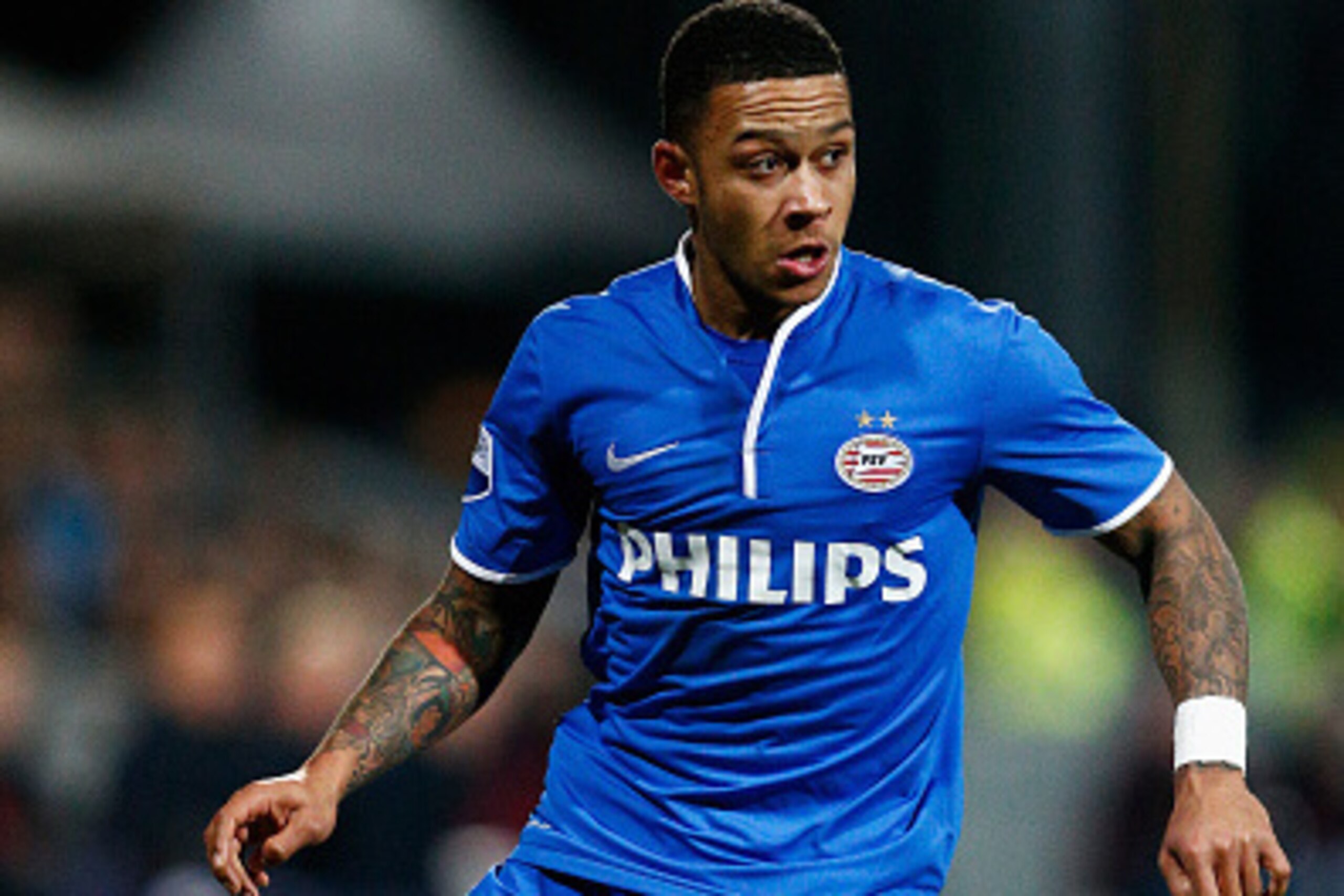DEVENTER, NETHERLANDS - MARCH 07:  Memphis Depay of PSV in action during the Dutch Eredivisie match between Go Ahead Eagles and PSV Eindhoven held at the De Adelaarshorst Stadium on March 7, 2015 in Deventer, Netherlands.  (Photo by Dean Mouhtaropoulos/Ge