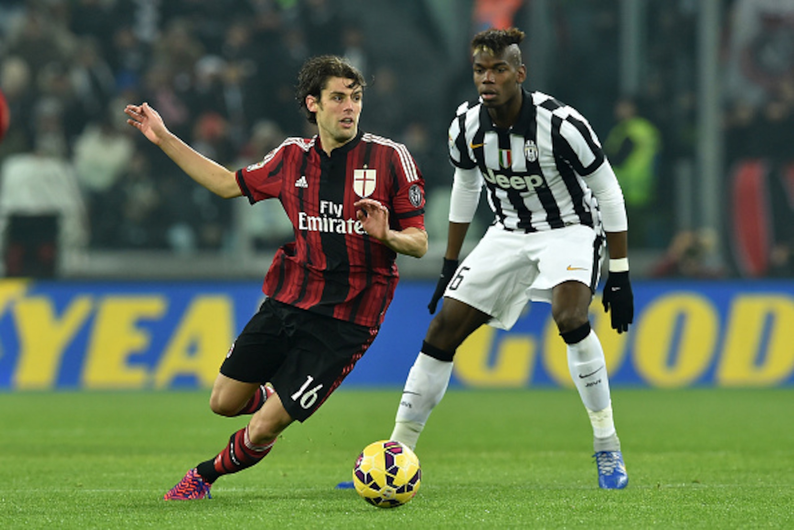TURIN, ITALY - FEBRUARY 07:  Andrea Poli (L) of AC Milan in action against Paul Pogba of AC Milan during the Serie A match between Juventus FC and AC Milan at Juventus Arena on February 7, 2015 in Turin, Italy.  (Photo by Valerio Pennicino/Getty Images)