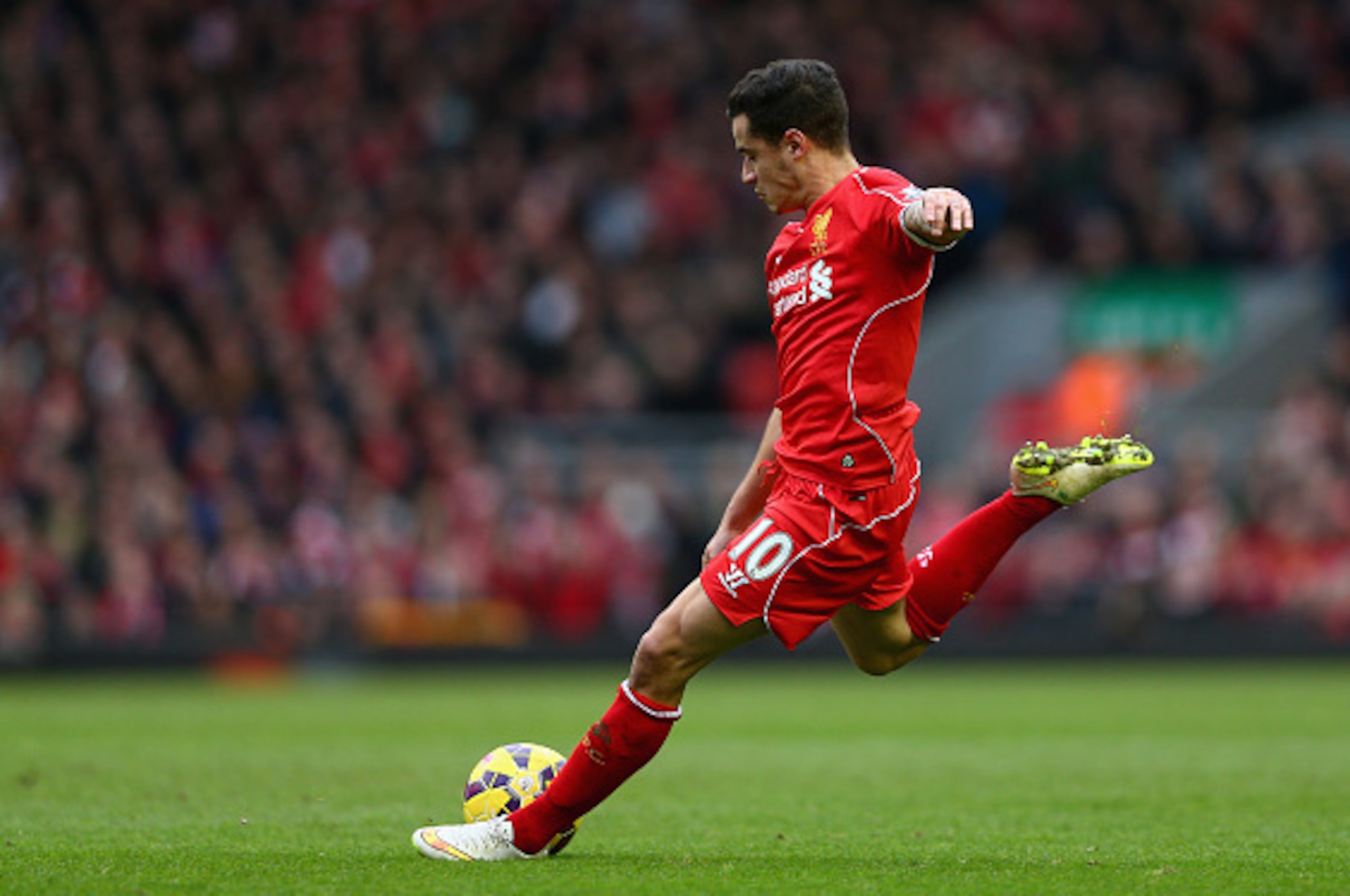 LIVERPOOL, ENGLAND - MARCH 01:  Philippe Coutinho of Liverpool takes a shot at goal during the Barclays Premier League match between Liverpool and Manchester City at Anfield on March 1, 2015 in Liverpool, England.  (Photo by Clive Brunskill/Getty Images)