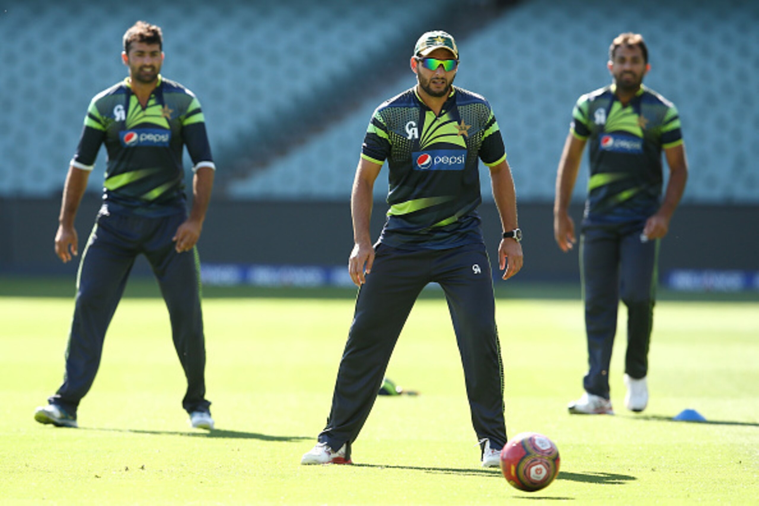 ADELAIDE, AUSTRALIA - MARCH 19: Players warm up with a soccer ball during a Pakistan nets session at Adelaide Oval on March 19, 2015 in Adelaide, Australia.  (Photo by Morne de Klerk/Getty Images)