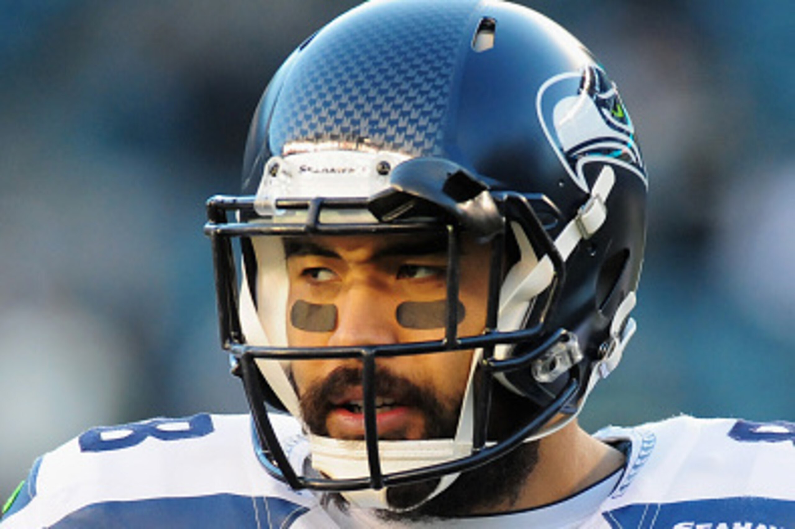 PHILADELPHIA, PA - DECEMBER 07:   Tony Moeaki #88 of the Seattle Seahawks looks on during warm ups before playing against the Philadelphia Eagles at Lincoln Financial Field on December 7, 2014 in Philadelphia, Pennsylvania.  (Photo by Evan Habeeb/Getty Im