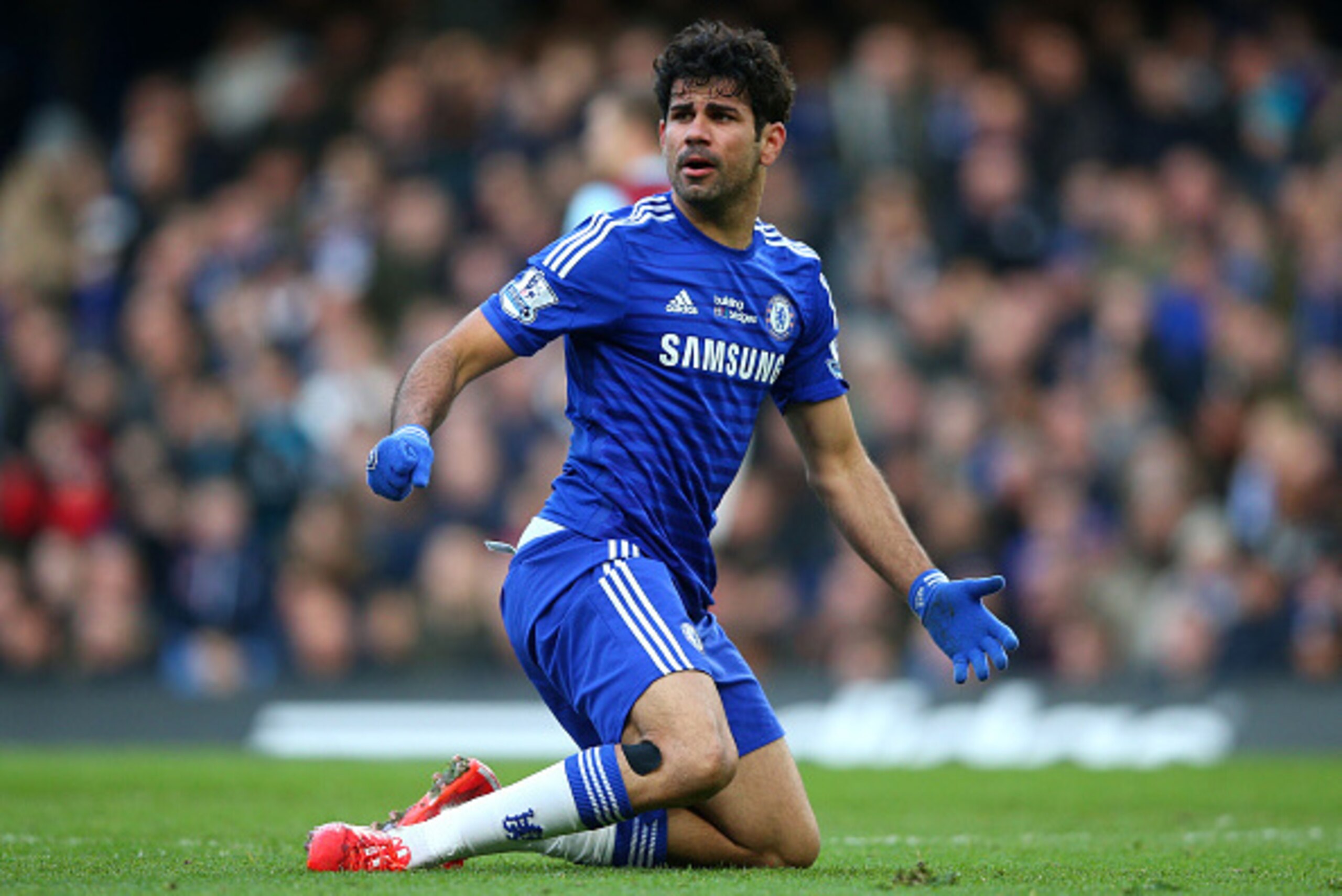 LONDON, ENGLAND - FEBRUARY 21:  Diego Costa of Chelsea reacts after not being awarded a penalty  during the Barclays Premier League match between Chelsea and Burnley at Stamford Bridge on February 21, 2015 in London, England.  (Photo by Paul Gilham/Getty 