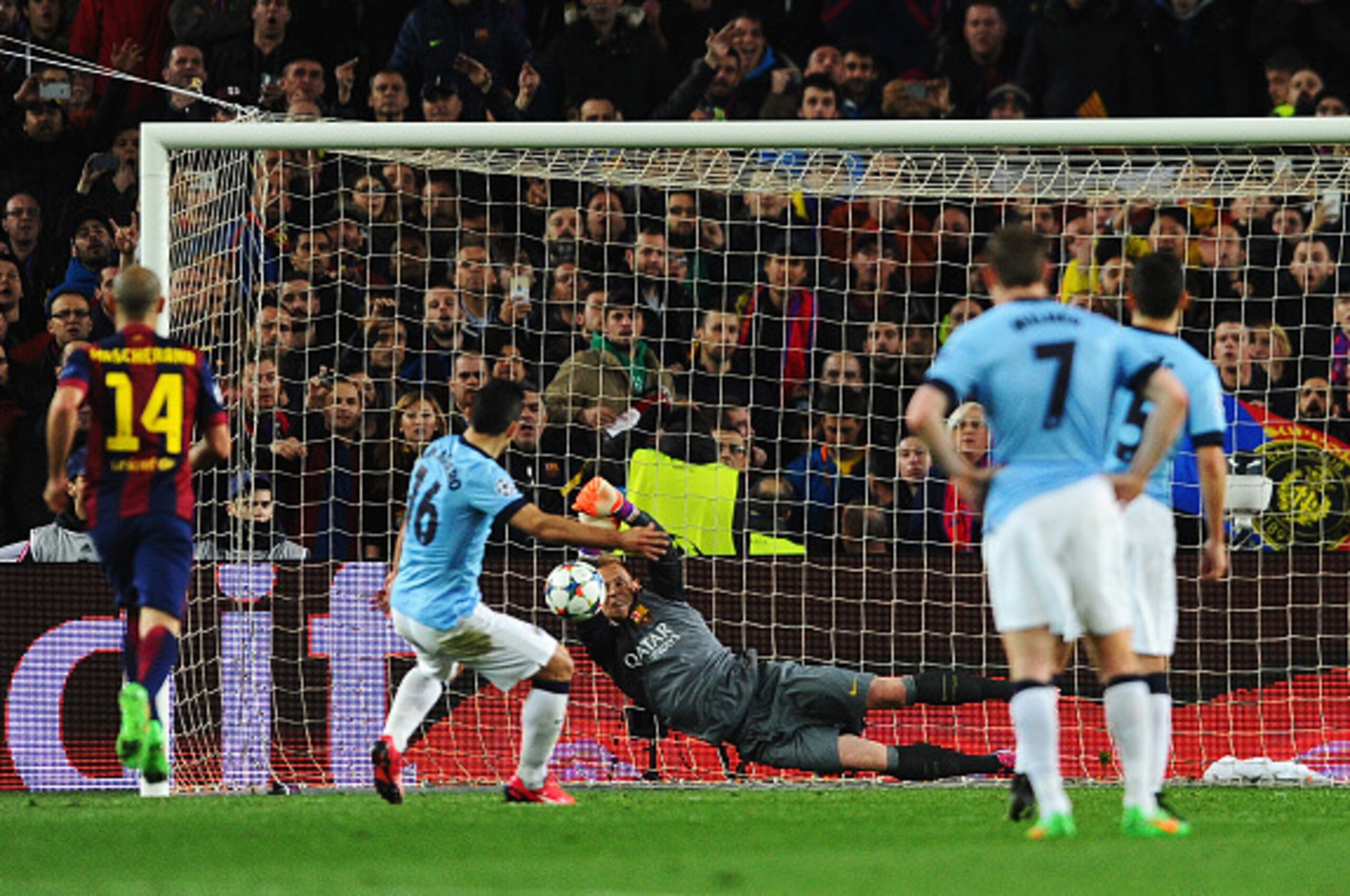 BARCELONA, SPAIN - MARCH 18:  Sergio Aguero of Manchester City sees his penalty saved by Marc-Andre ter Stegen of Barcelona during the UEFA Champions League Round of 16 second leg match between Barcelona and Manchester City at Camp Nou on March 18, 2015 i