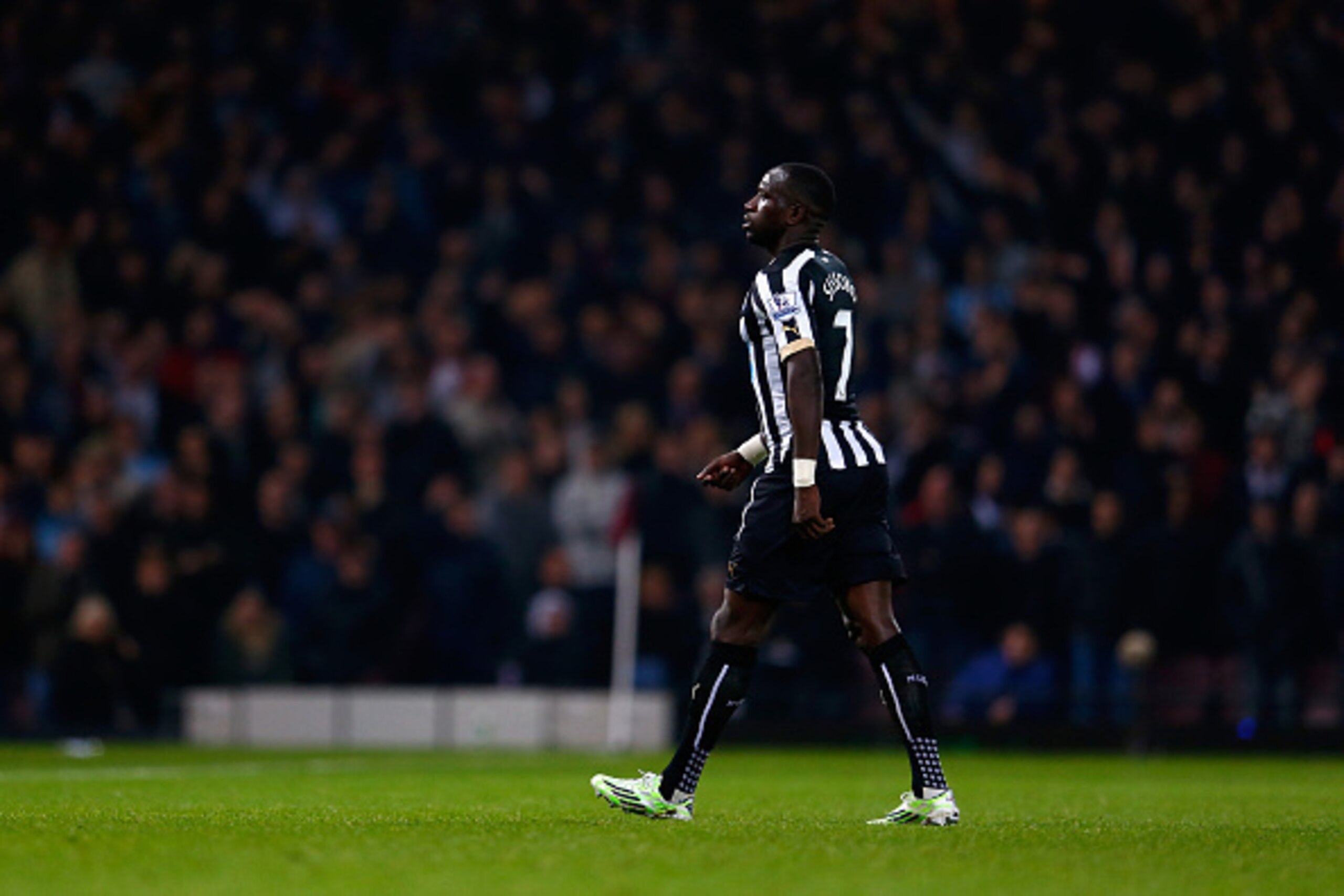 LONDON, ENGLAND - NOVEMBER 29: Moussa Sissoko of Newcastle United leaves the pitch after a red card during the Barclays Premier League match between West Ham United and Newcastle United at Boleyn Ground on November 29, 2014 in London, England. (Photo by LONDON, ENGLAND - NOVEMBER 29: Moussa Sissoko of Newcastle United leaves the pitch after a red card during the Barclays Premier League match between West Ham United and Newcastle United at Boleyn Ground on November 29, 2014 in London, England. (Photo by