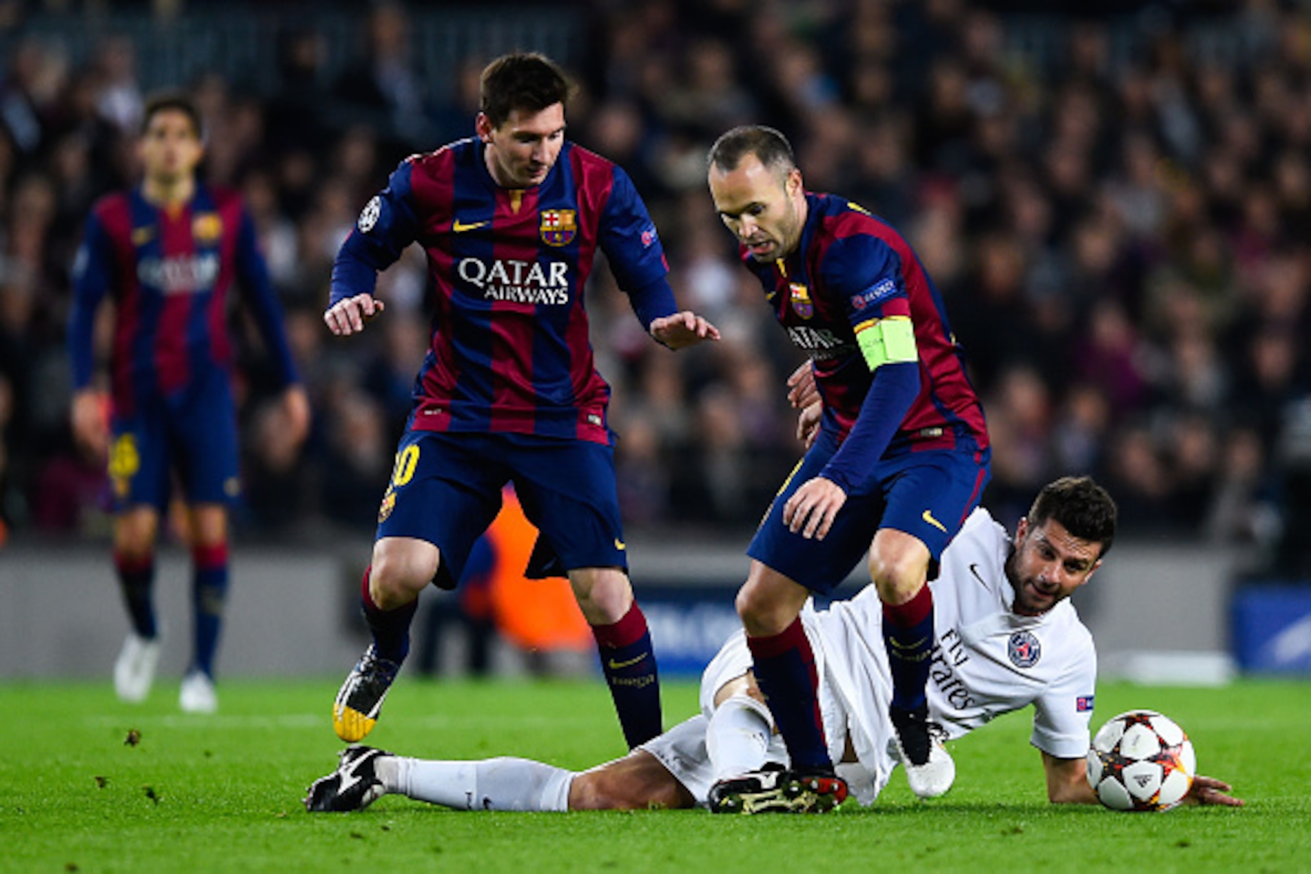 BARCELONA, SPAIN - DECEMBER 10: Thiago Motta of Paris Saint-Germain FC competes for the ball with Lionel Messi (L) and Andres Iniesta of FC Barcelona during the UEFA Champions League group F match between FC Barcelona and Paris Saint-Germanin FC at Camp BARCELONA, SPAIN - DECEMBER 10: Thiago Motta of Paris Saint-Germain FC competes for the ball with Lionel Messi (L) and Andres Iniesta of FC Barcelona during the UEFA Champions League group F match between FC Barcelona and Paris Saint-Germanin FC at Camp