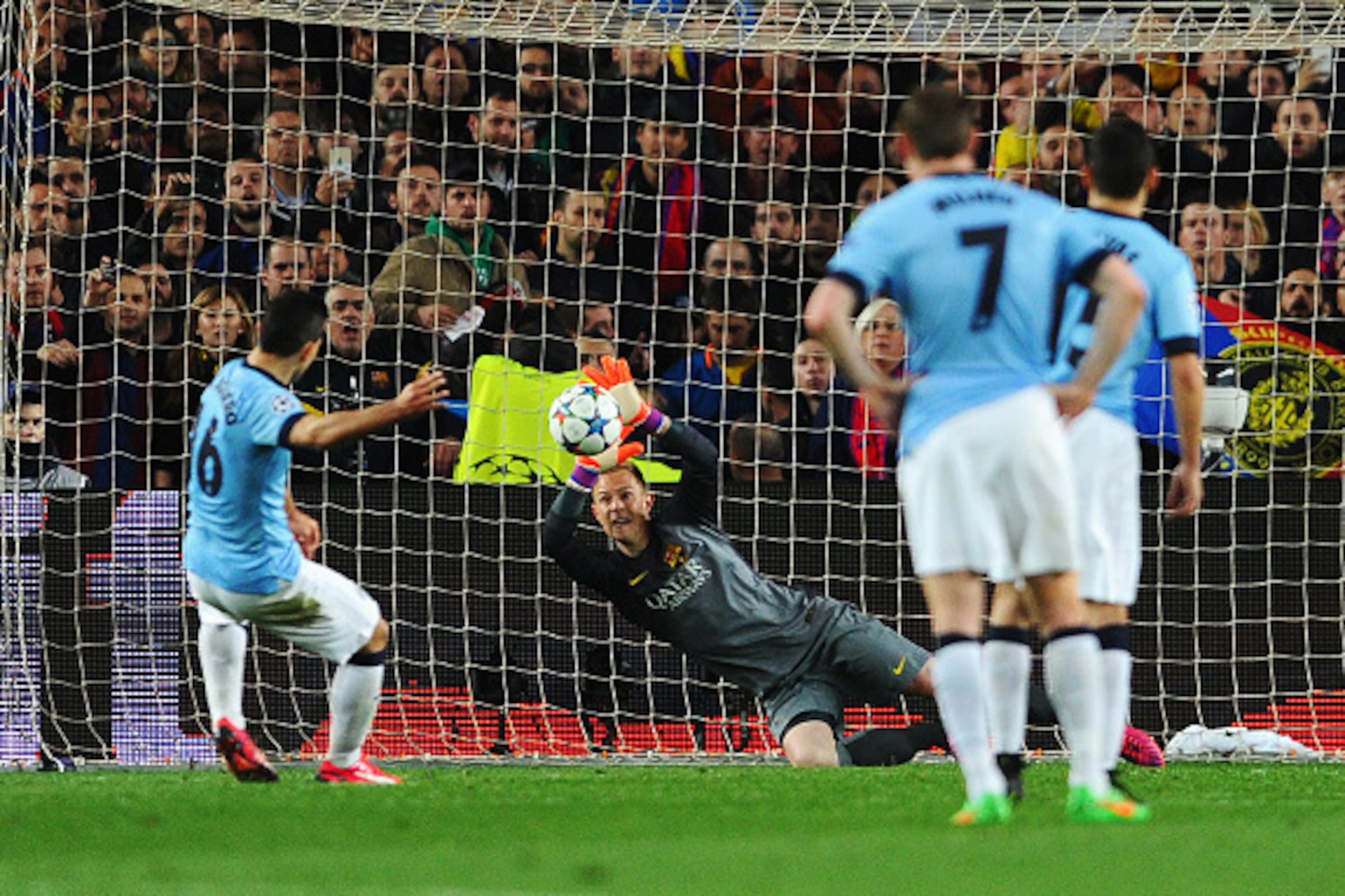 BARCELONA, SPAIN - MARCH 18:  Sergio Aguero of Manchester City sees his penalty saved by Marc-Andre ter Stegen of Barcelona during the UEFA Champions League Round of 16 second leg match between Barcelona and Manchester City at Camp Nou on March 18, 2015 i
