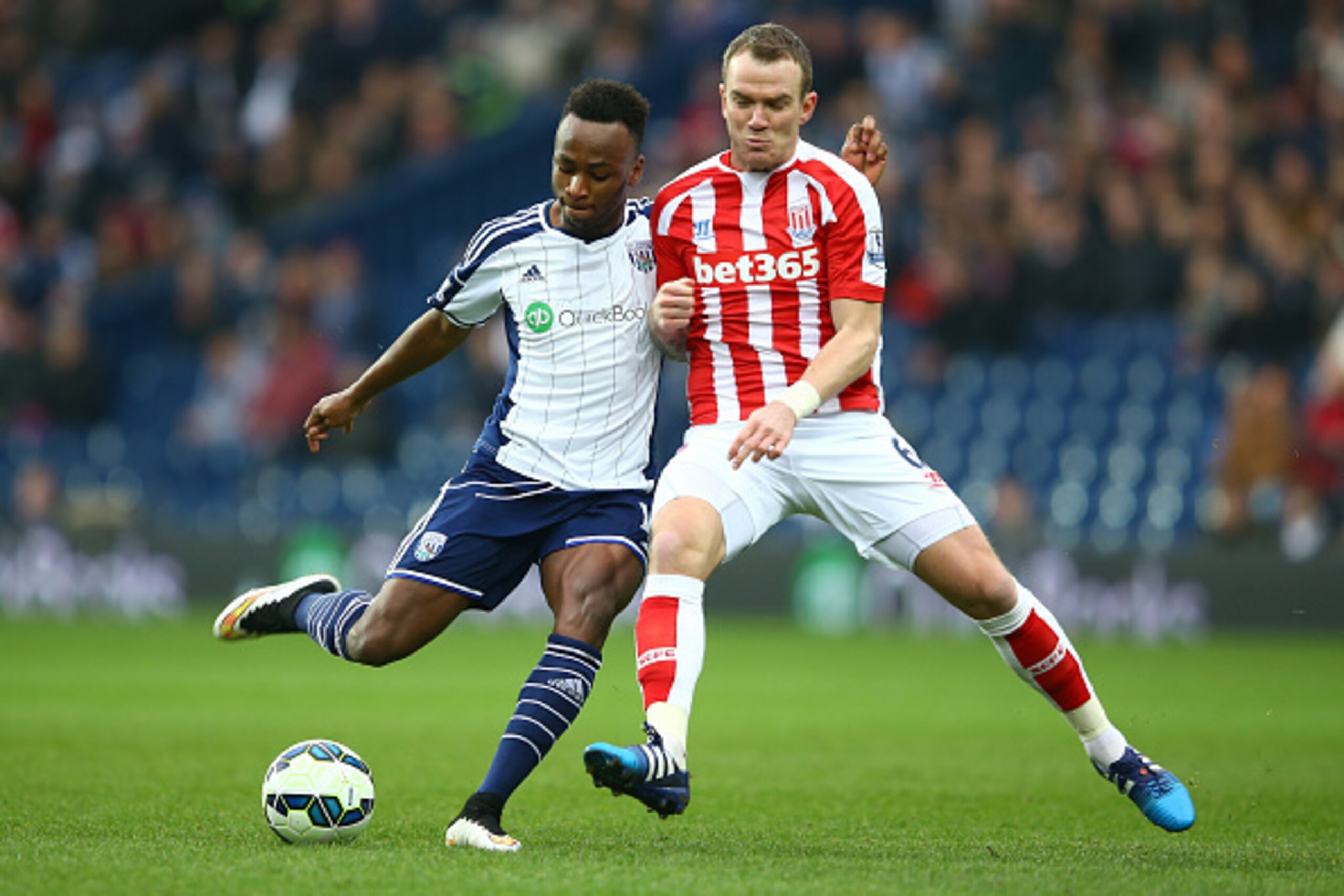 WEST BROMWICH, ENGLAND - MARCH 14: Saido Berahino of West Brom and Glenn Whelan of Stoke City  during the Barclays Premier League match between West Bromwich Albion and Stoke City at The Hawthorns on March 14, 2015 in West Bromwich, England.  (Photo by Ri