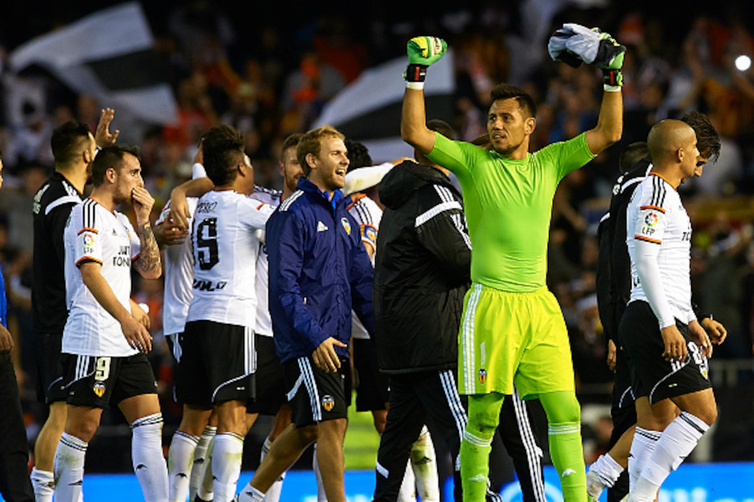 VALENCIA, SPAIN - JANUARY 04:  Diego Alves of Valencia celebrates after the La Liga match between Valencia CF and Real Madrid CF at Estadi de Mestalla on January 4, 2015 in Valencia, Spain.  (Photo by Manuel Queimadelos Alonso/Getty Images)