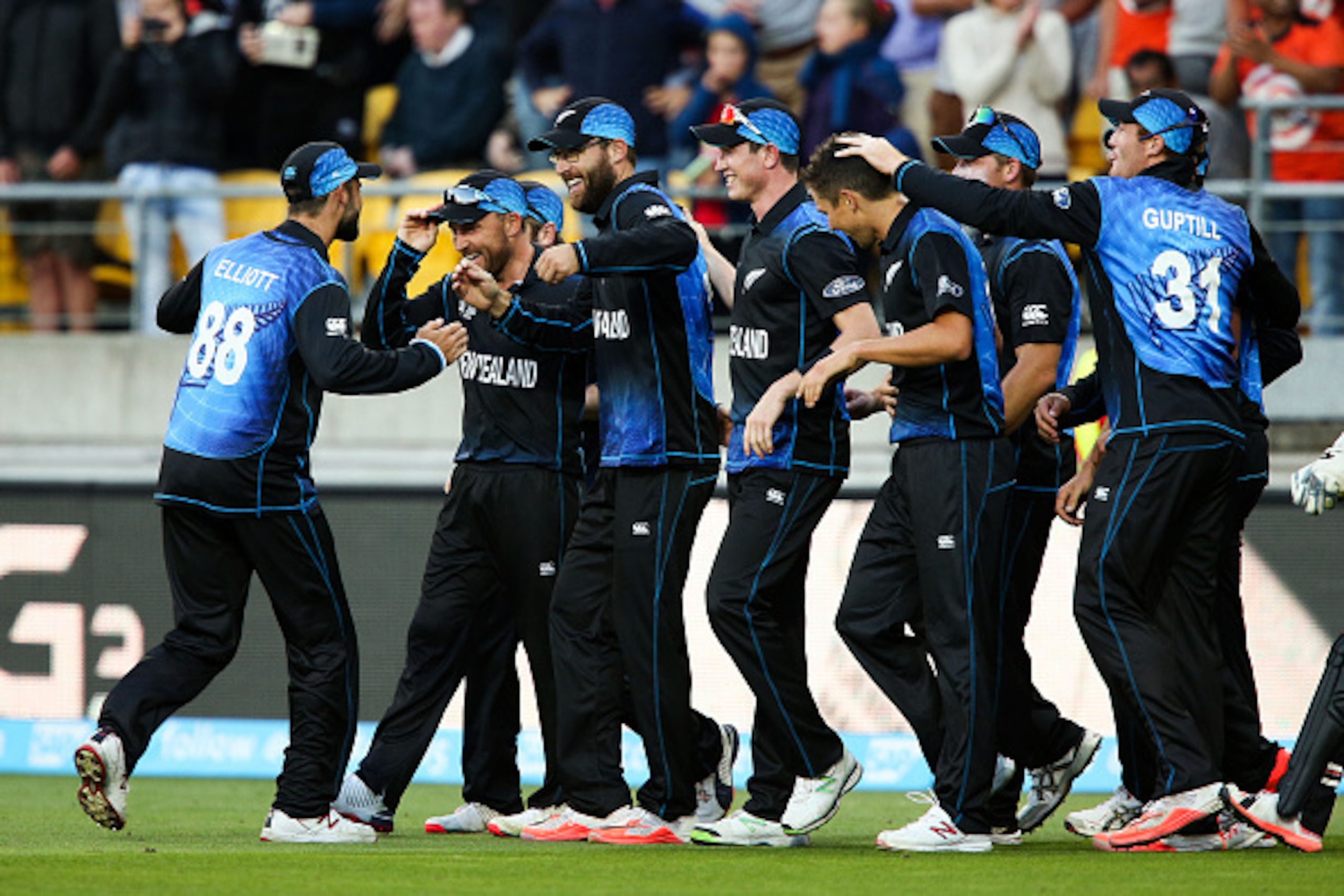 WELLINGTON, NEW ZEALAND - MARCH 21:  Daniel Vettori of New Zealand is congratulated by teammates after taking a catch to dismiss Marlon Samuels of the West Indies during the 2015 ICC Cricket World Cup match between New Zealand and the West Indies at Welli