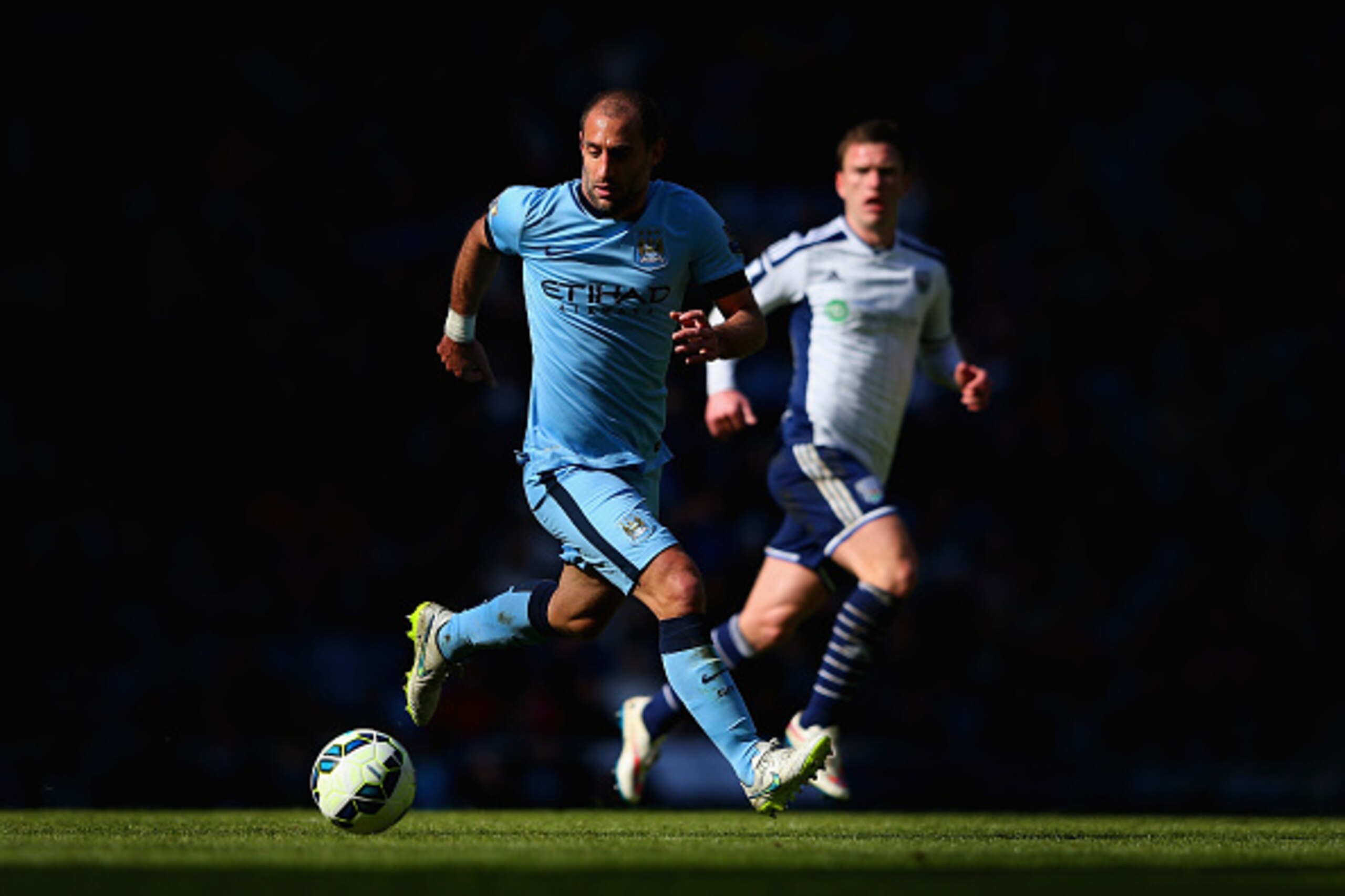 MANCHESTER, ENGLAND - MARCH 21: Pablo Zabaleta of Manchester City on the ball during the Barclays Premier League match between Manchester City and West Bromwich Albion at Etihad Stadium on March 21, 2015 in Manchester, England.  (Photo by Alex Livesey/Get