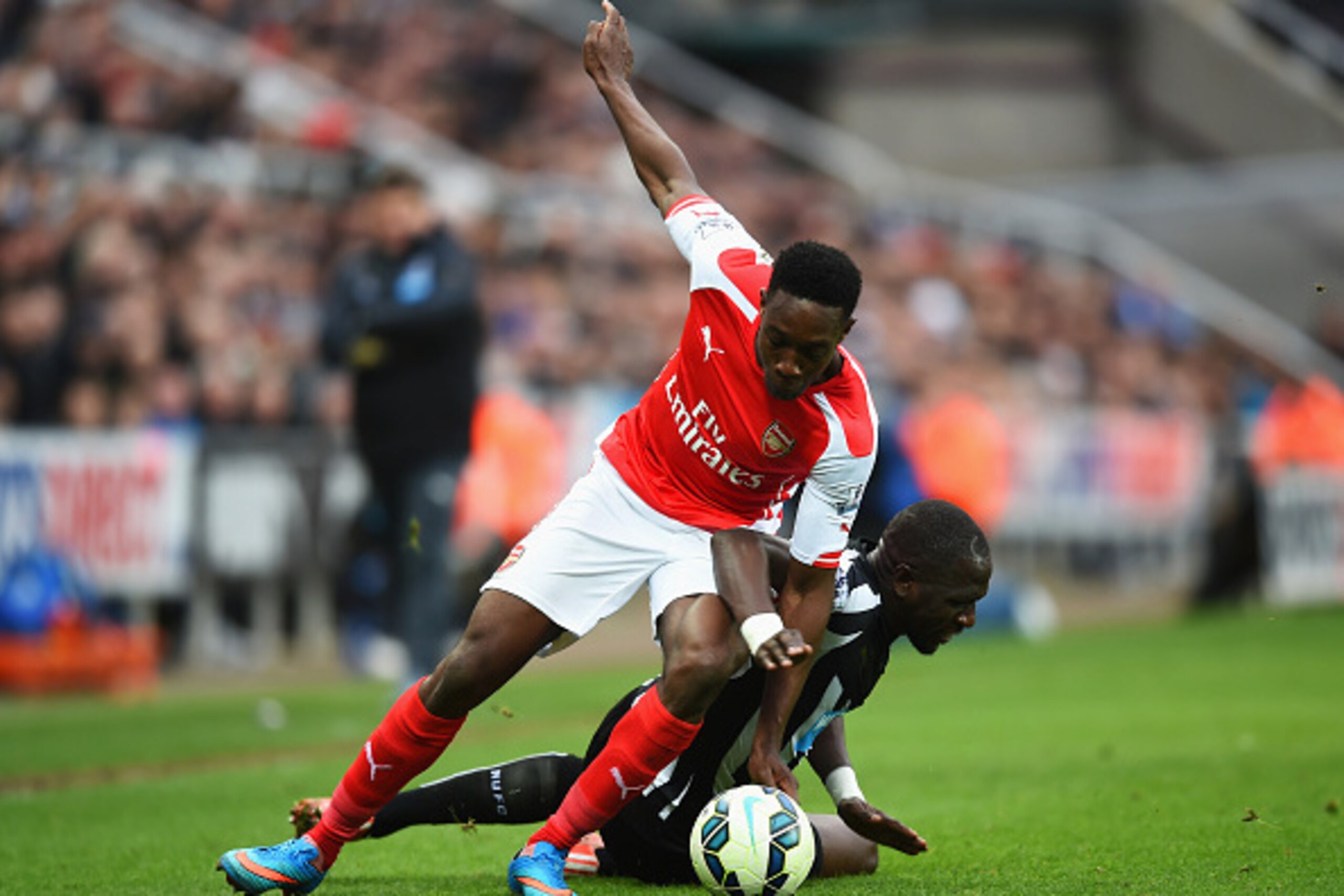 NEWCASTLE UPON TYNE, ENGLAND - MARCH 21: Danny Welbeck of Arsenal tackles Moussa Sissoko of Newcastle United during the Barclays Premier League match between Newcastle United and Arsenal at St James' Park on March 21, 2015 in Newcastle upon Tyne, England NEWCASTLE UPON TYNE, ENGLAND - MARCH 21: Danny Welbeck of Arsenal tackles Moussa Sissoko of Newcastle United during the Barclays Premier League match between Newcastle United and Arsenal at St James' Park on March 21, 2015 in Newcastle upon Tyne, England