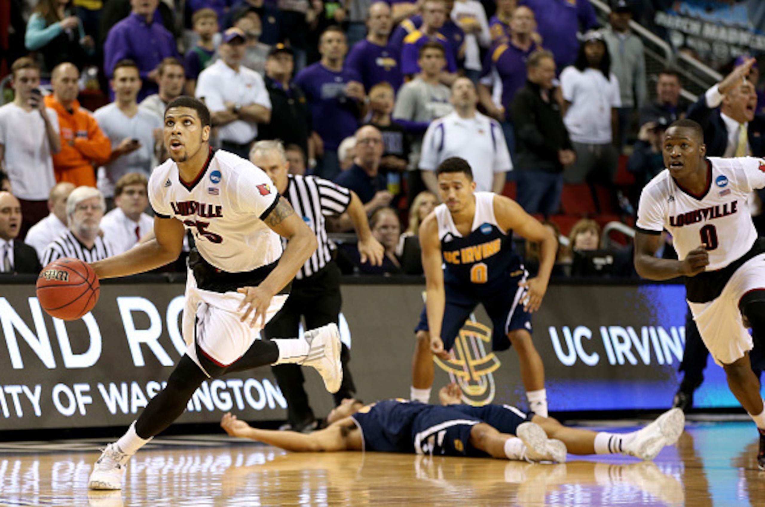 SEATTLE, WA - MARCH 20:  Wayne Blackshear #25 and Terry Rozier #0 of the Louisville Cardinals watch as the clock expires as Alex Young #1 and Jaron Martin #0 of the UC Irvine Anteaters react during the second round of the 2015 NCAA Men's Basketball Tourna