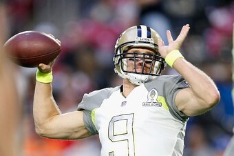 GLENDALE, AZ - JANUARY 25:  Team Carter quarterback Drew Brees #9 of the New Orleans Saints warms up before the 2015 Pro Bowl at University of Phoenix Stadium on January 25, 2015 in Glendale, Arizona.  (Photo by Christian Petersen/Getty Images)