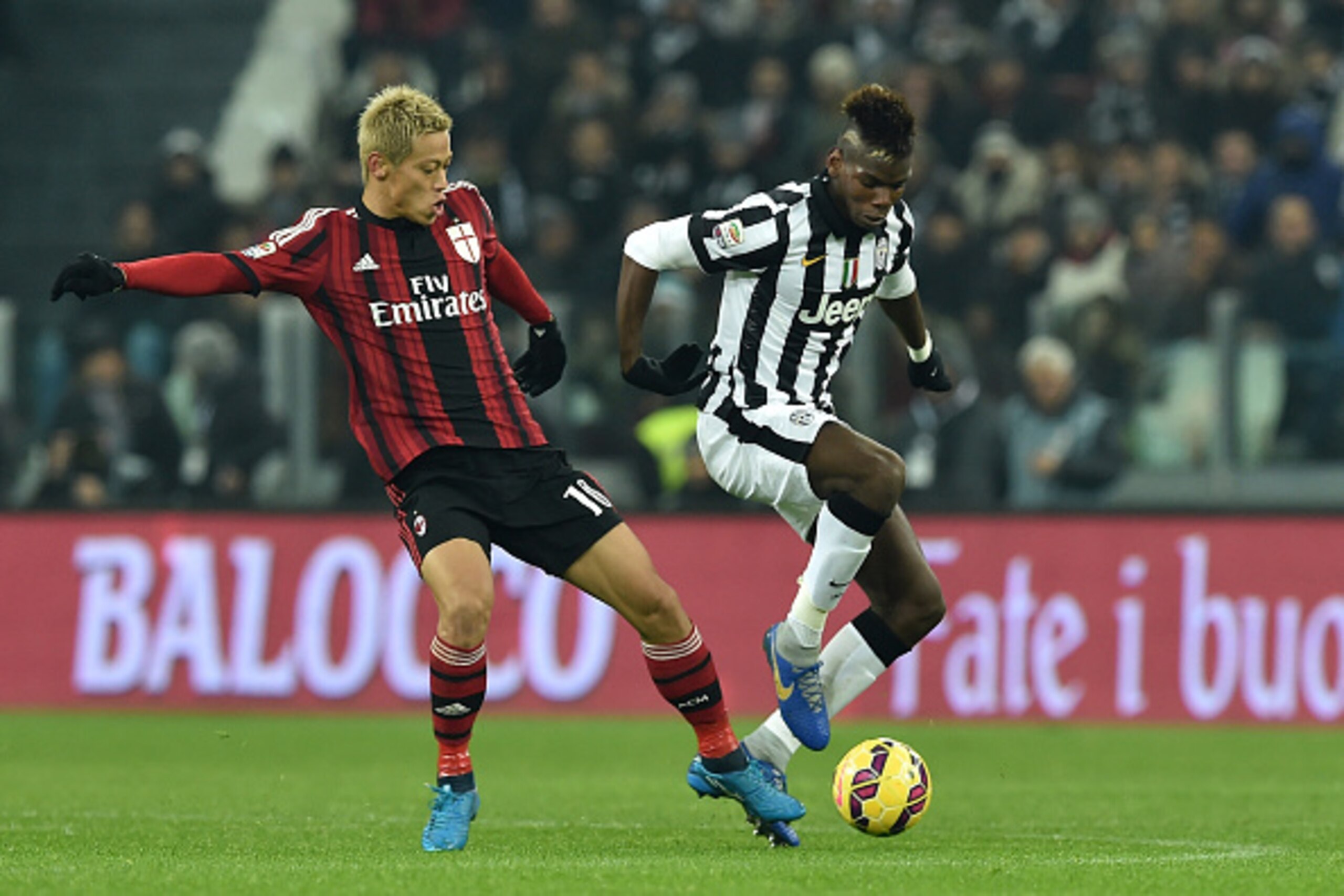 TURIN, ITALY - FEBRUARY 07:  Paul Pogba (R) of Juventus FC competes with Keisuke Honda of AC Milan during the Serie A match between Juventus FC and AC Milan at Juventus Arena on February 7, 2015 in Turin, Italy.  (Photo by Valerio Pennicino/Getty Images)