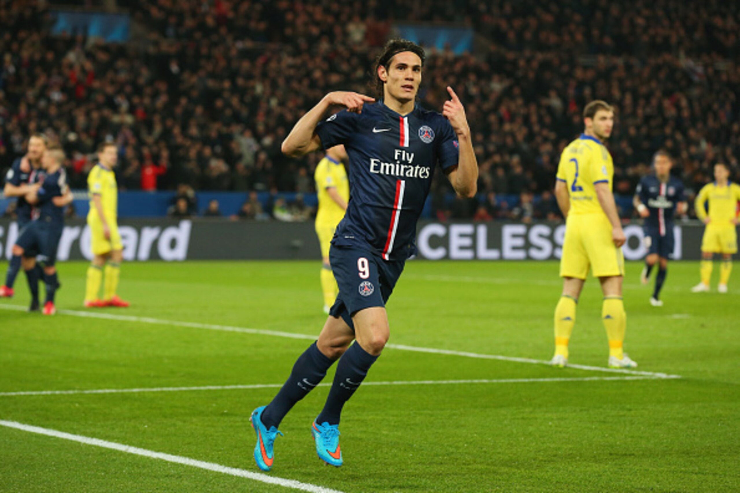 PARIS, FRANCE - FEBRUARY 17:  Edinson Cavani of Paris Saint-Germain celebrates as he scores their first and equalising goal during the UEFA Champions League Round of 16 match between Paris Saint-Germain and Chelsea at Parc des Princes on February 17, 2015