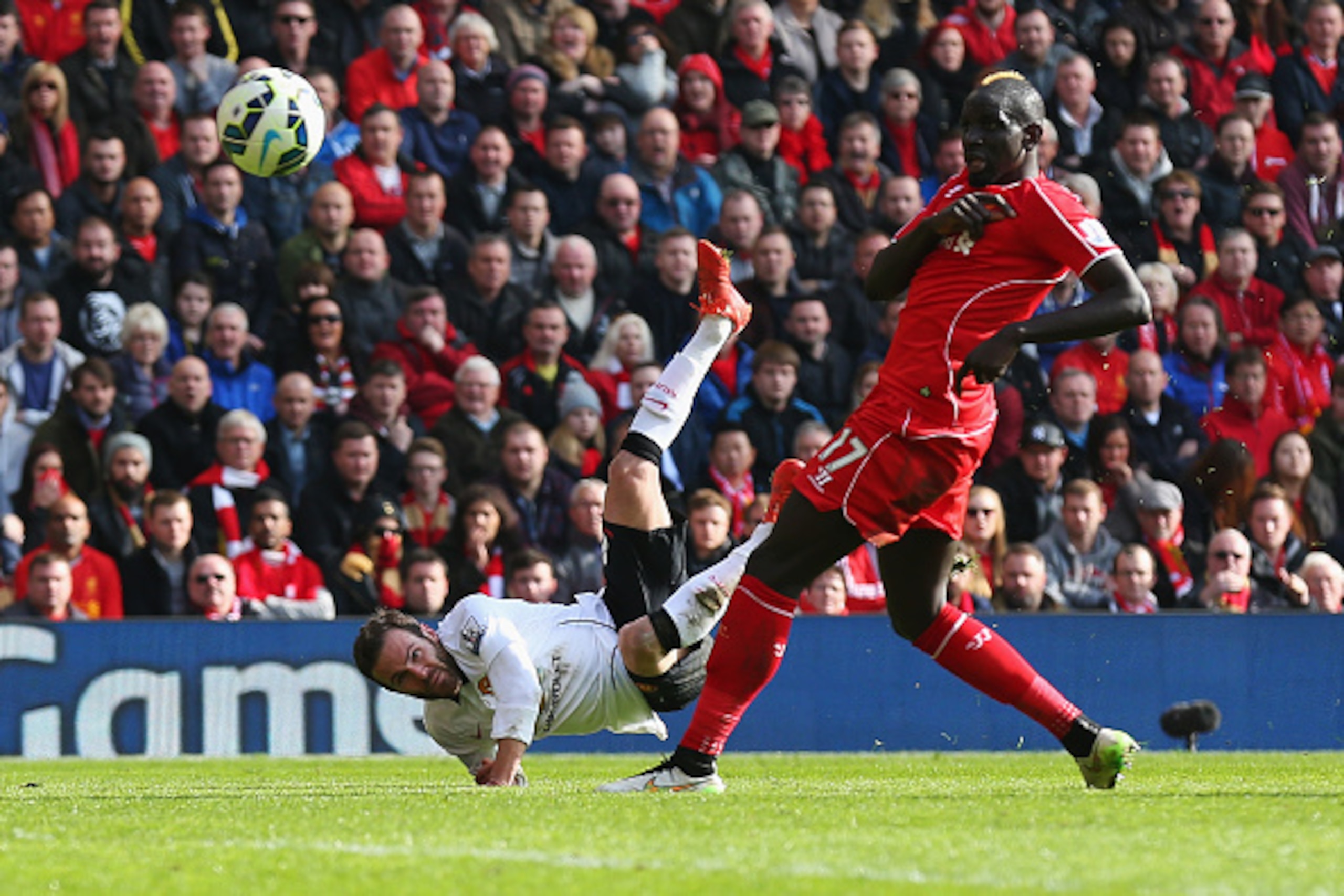 LIVERPOOL, ENGLAND - MARCH 22:  Juan Mata of Manchester United scores his second goal during the Barclays Premier League match between Liverpool and Manchester United at Anfield on March 22, 2015 in Liverpool, England.  (Photo by Alex Livesey/Getty Images