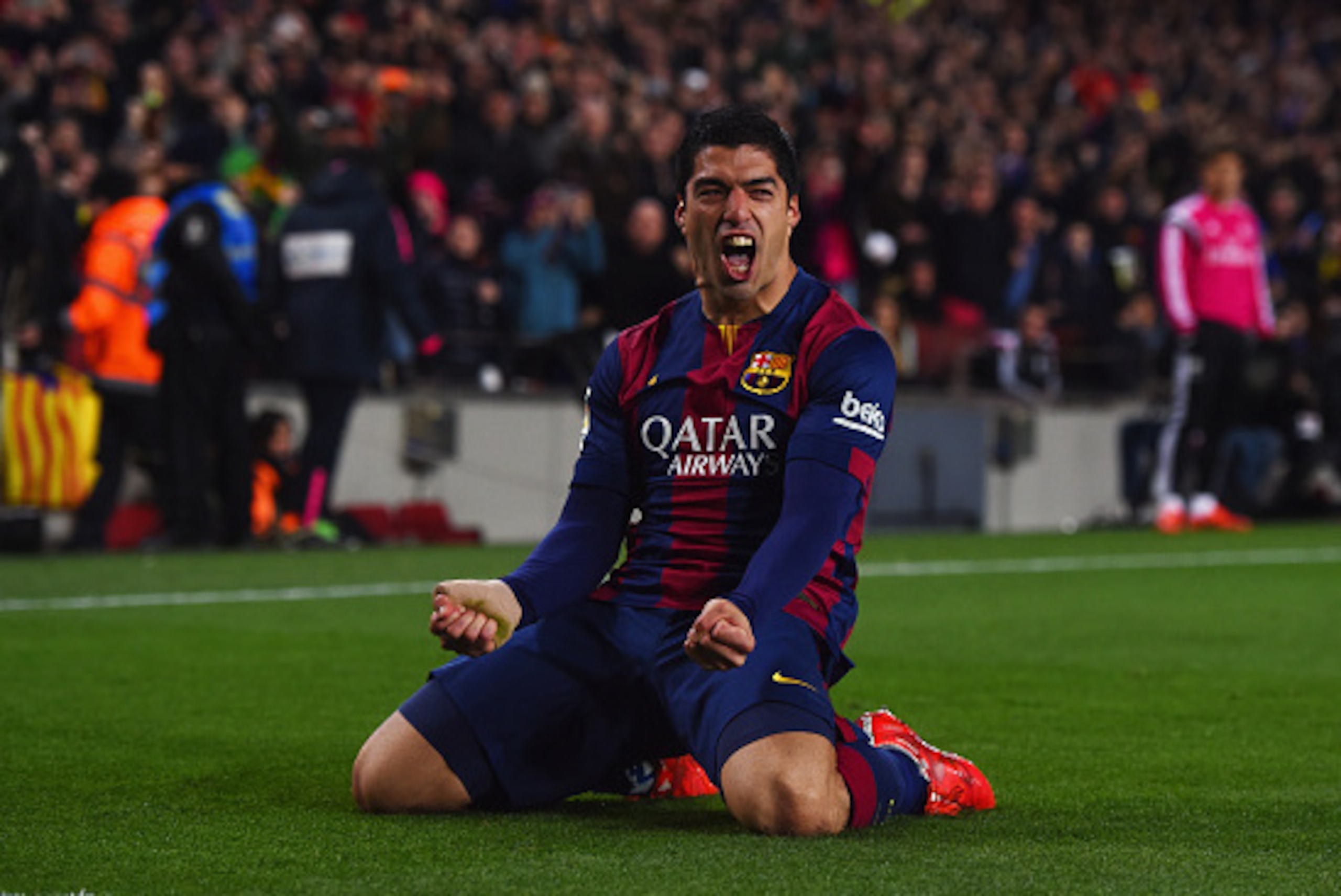 BARCELONA, SPAIN - MARCH 22:  Luis Suarez of Barcelona celebrates as he scores their second goal during the La Liga match between FC Barcelona and Real Madrid CF at Camp Nou on March 22, 2015 in Barcelona, Spain.  (Photo by David Ramos/Getty Images)