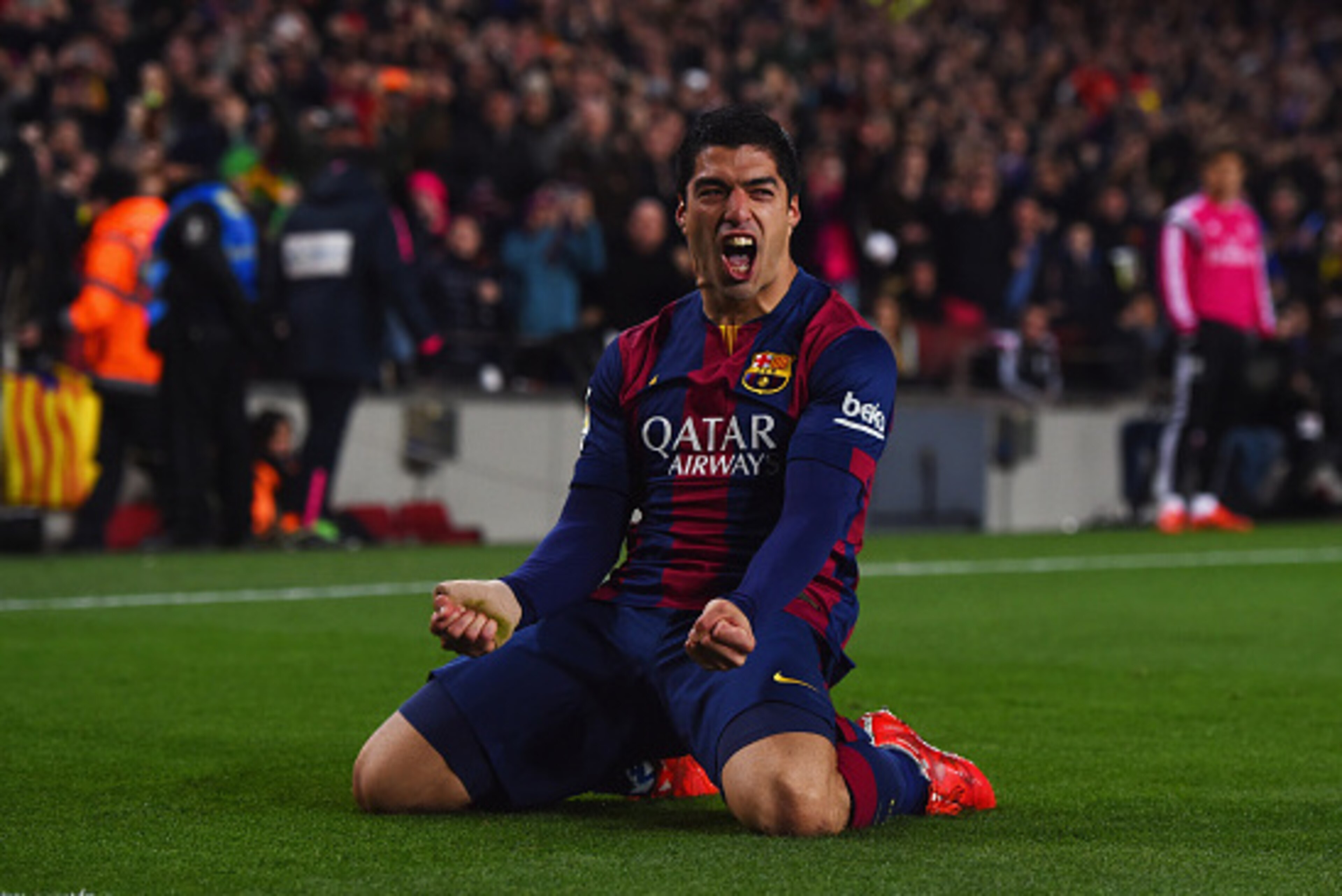 BARCELONA, SPAIN - MARCH 22:  Luis Suarez of Barcelona celebrates as he scores their second goal during the La Liga match between FC Barcelona and Real Madrid CF at Camp Nou on March 22, 2015 in Barcelona, Spain.  (Photo by David Ramos/Getty Images)