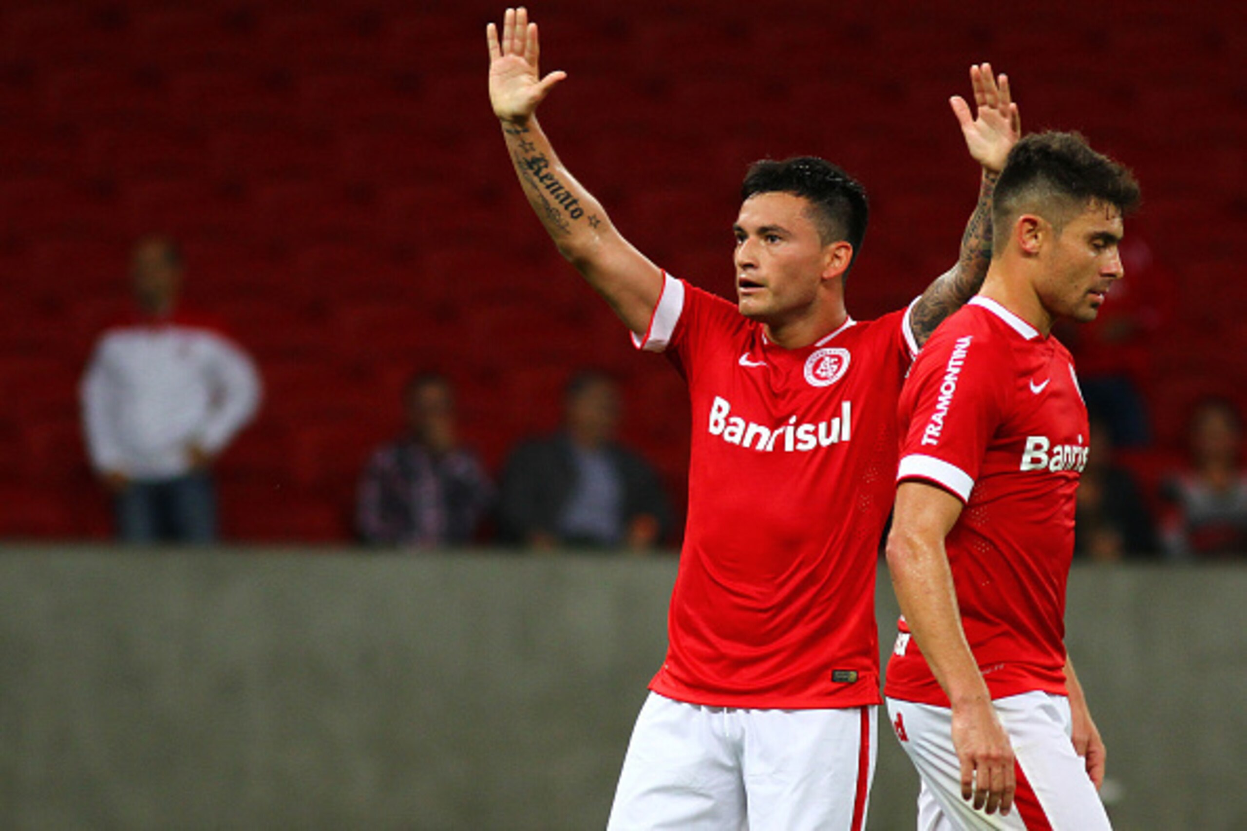 PORTO ALEGRE, BRAZIL - SEPTEMBER 24: Charles Aranguiz of Internacional celebrates their first goal during the match between Internacional and Criciuma as part of Brasileirao Series A 2014, at Estadio Beira-Rio on September 24, 2014, in Porto Alegre, Brazi
