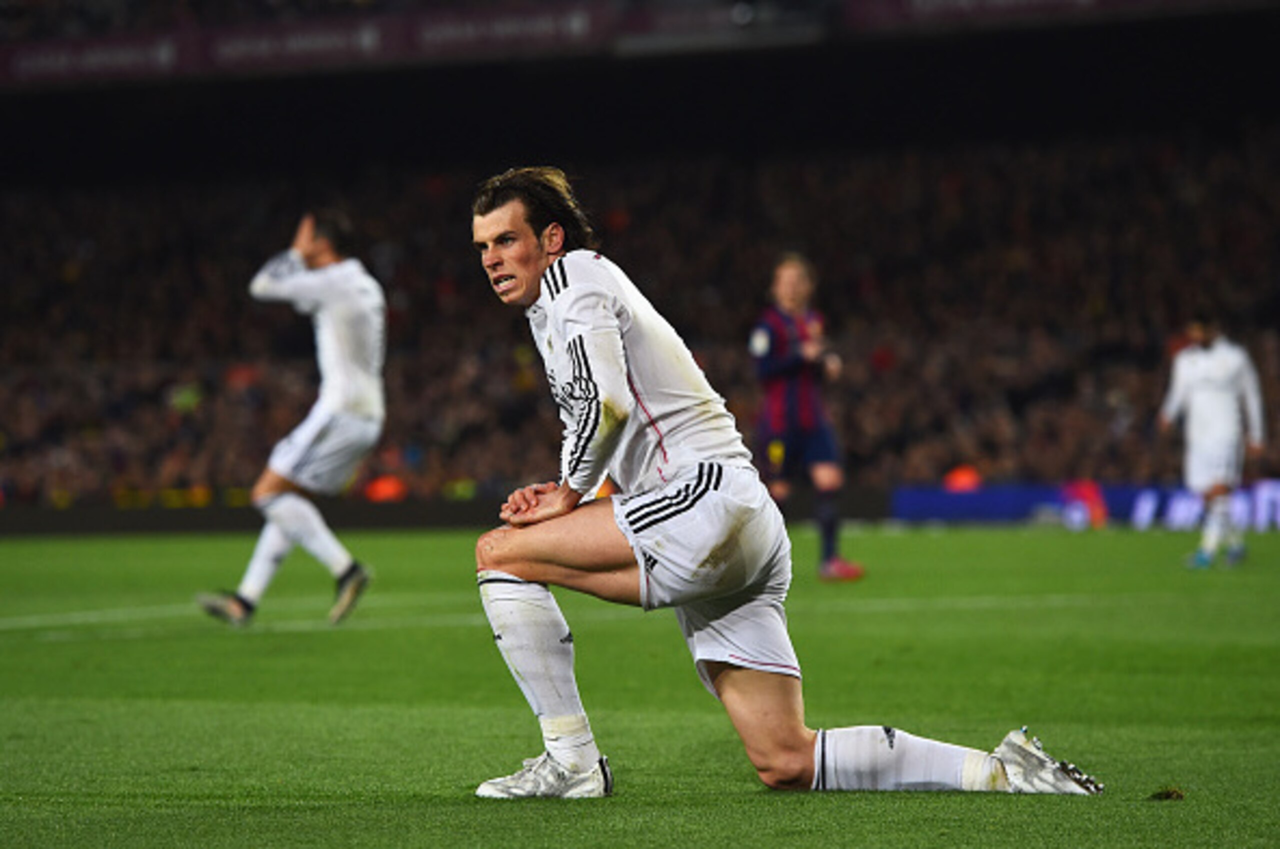 BARCELONA, SPAIN - MARCH 22:  Gareth Bale of Real Madrid CF reacts during the La Liga match between FC Barcelona and Real Madrid CF at Camp Nou on March 22, 2015 in Barcelona, Spain.  (Photo by David Ramos/Getty Images)