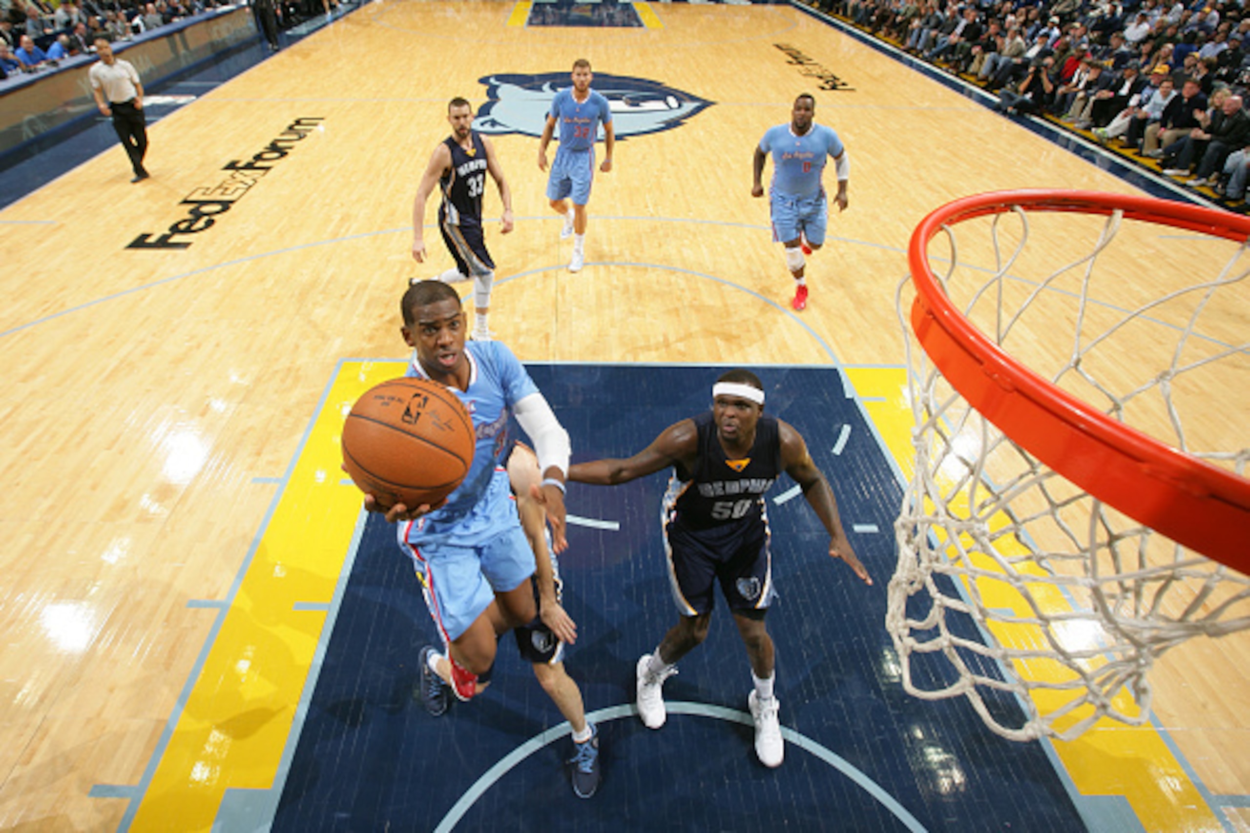 MEMPHIS, TN - NOVEMBER 23: Chris Paul #3 of the Los Angeles Clippers shoots against the Memphis Grizzlies on November 23, 2014 at FedExForum in Memphis, Tennessee. NOTE TO USER: User expressly acknowledges and agrees that, by downloading and or using this