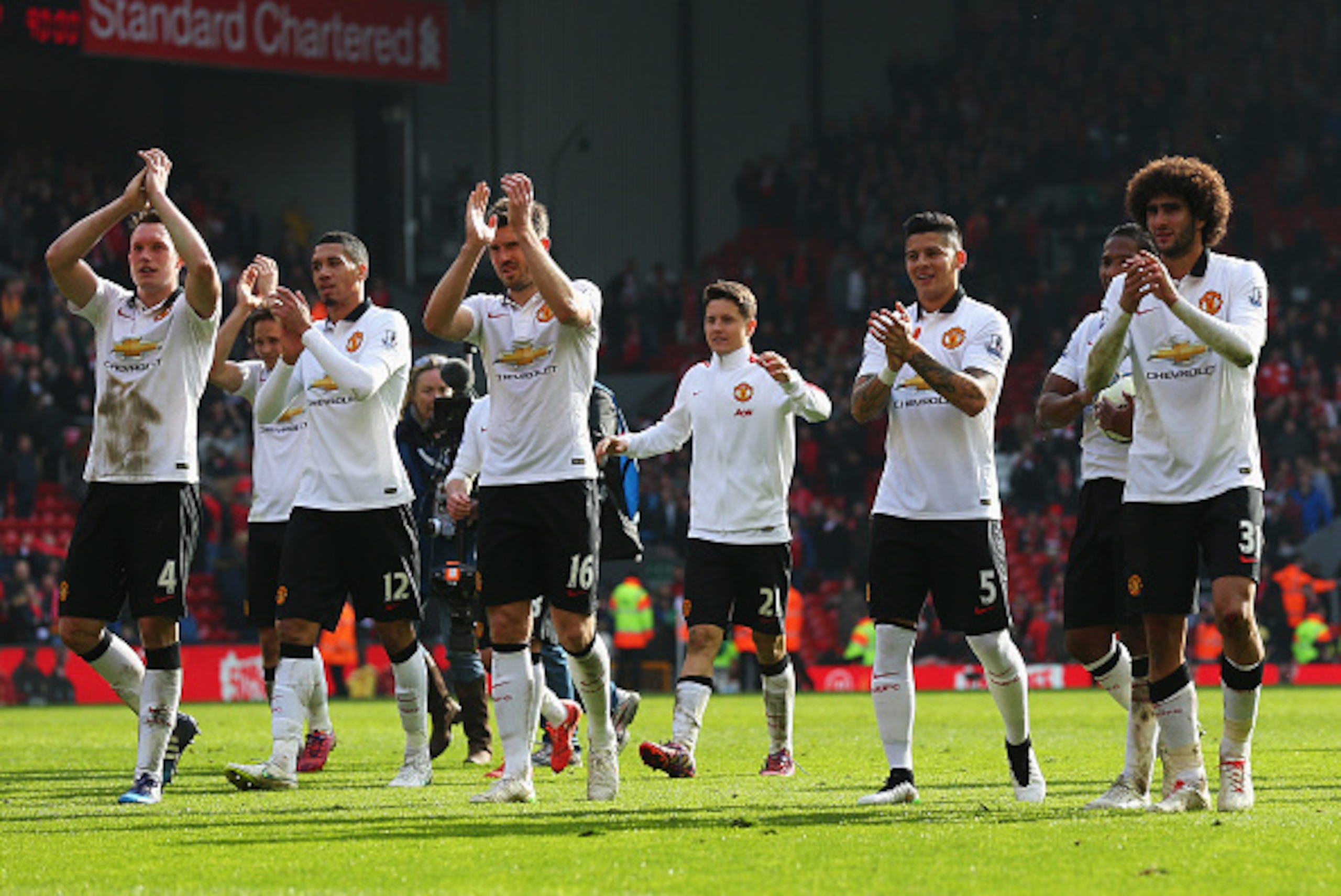 LIVERPOOL, ENGLAND - MARCH 22:  Manchester United players celebrate victory after the Barclays Premier League match between Liverpool and Manchester United at Anfield on March 22, 2015 in Liverpool, England.  (Photo by Alex Livesey/Getty Images)