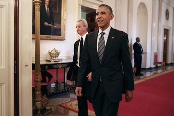 WASHINGTON, DC - FEBRUARY 02:  U.S. President Barack Obama (R) and National Hockey League champions Los Angeles Kings Head Coach Darryl Sutter walk into the East Room of the White House February 2, 2015 in Washington, DC. Obama simultaneously hosted the K