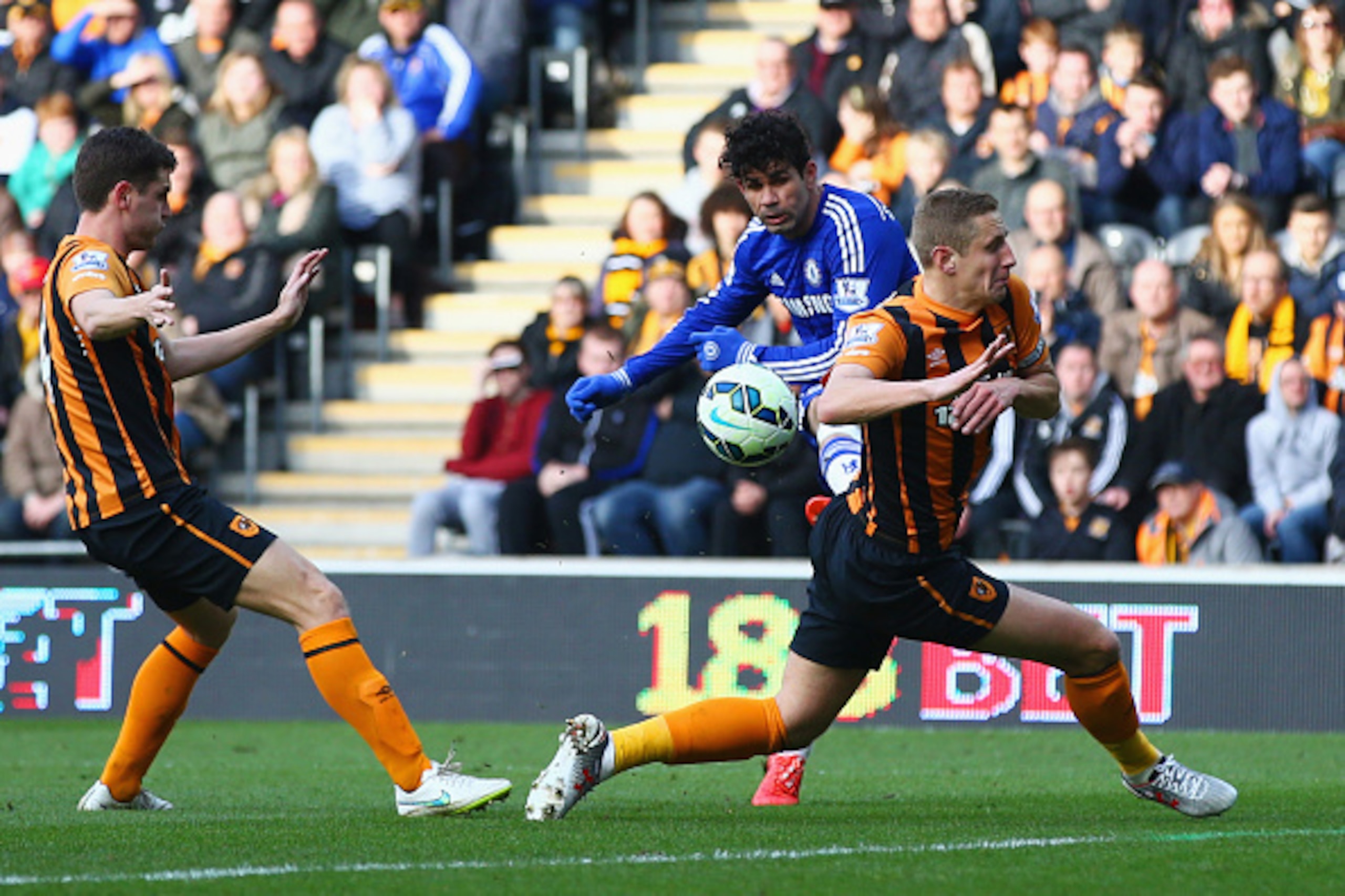 HULL, ENGLAND - MARCH 22:  Diego Costa of Chelsea (C) shoots past Michael Dawson of Hull City to score their second goal during the Barclays Premier League match between Hull City and Chelsea at KC Stadium on March 22, 2015 in Hull, England.  (Photo by Ma