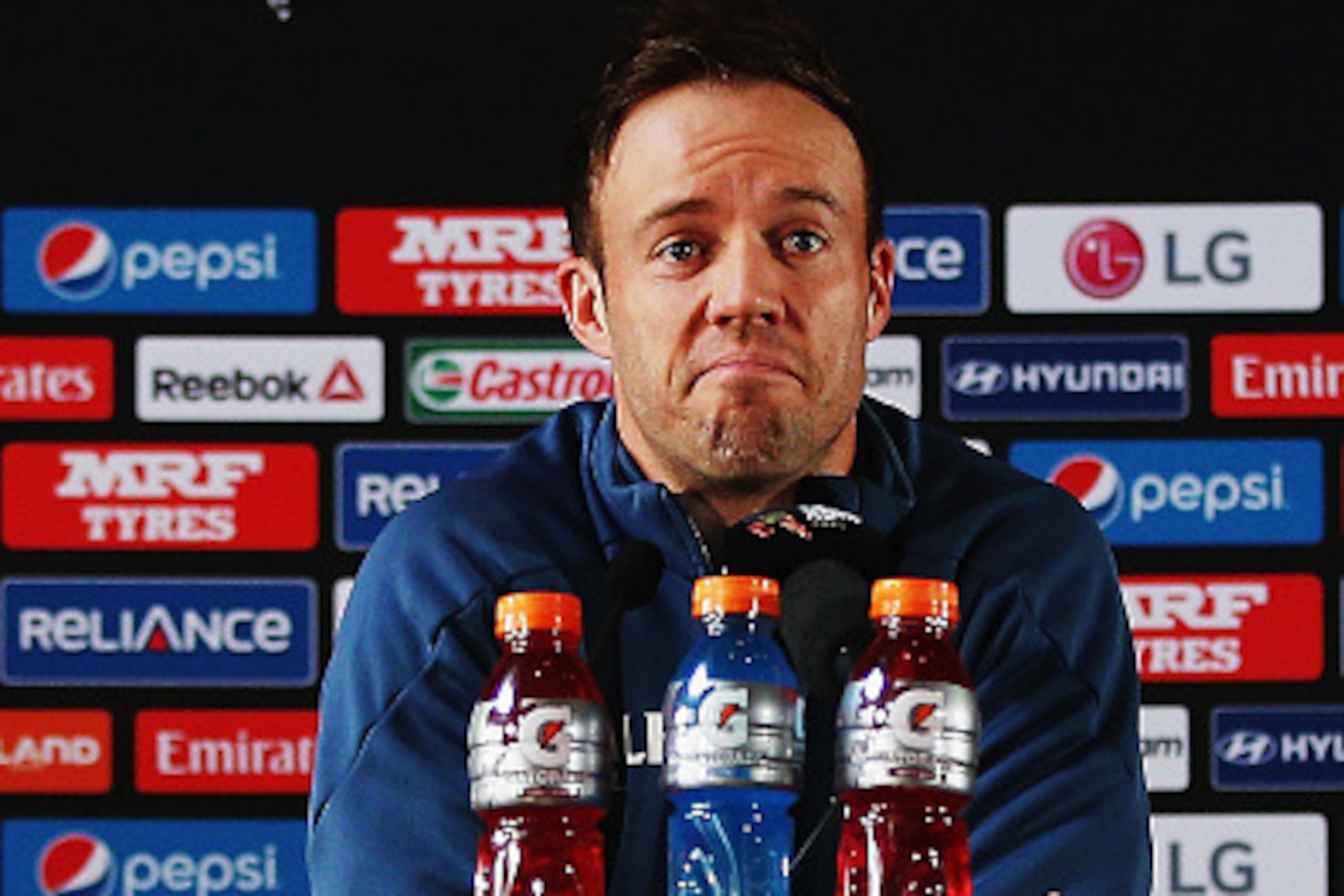AUCKLAND, NEW ZEALAND - MARCH 23:  AB de Villiers of South Africa talks to the media during a South Africa press conference at Eden Park on March 23, 2015 in Auckland, New Zealand.  (Photo by Hannah Peters/Getty Images)