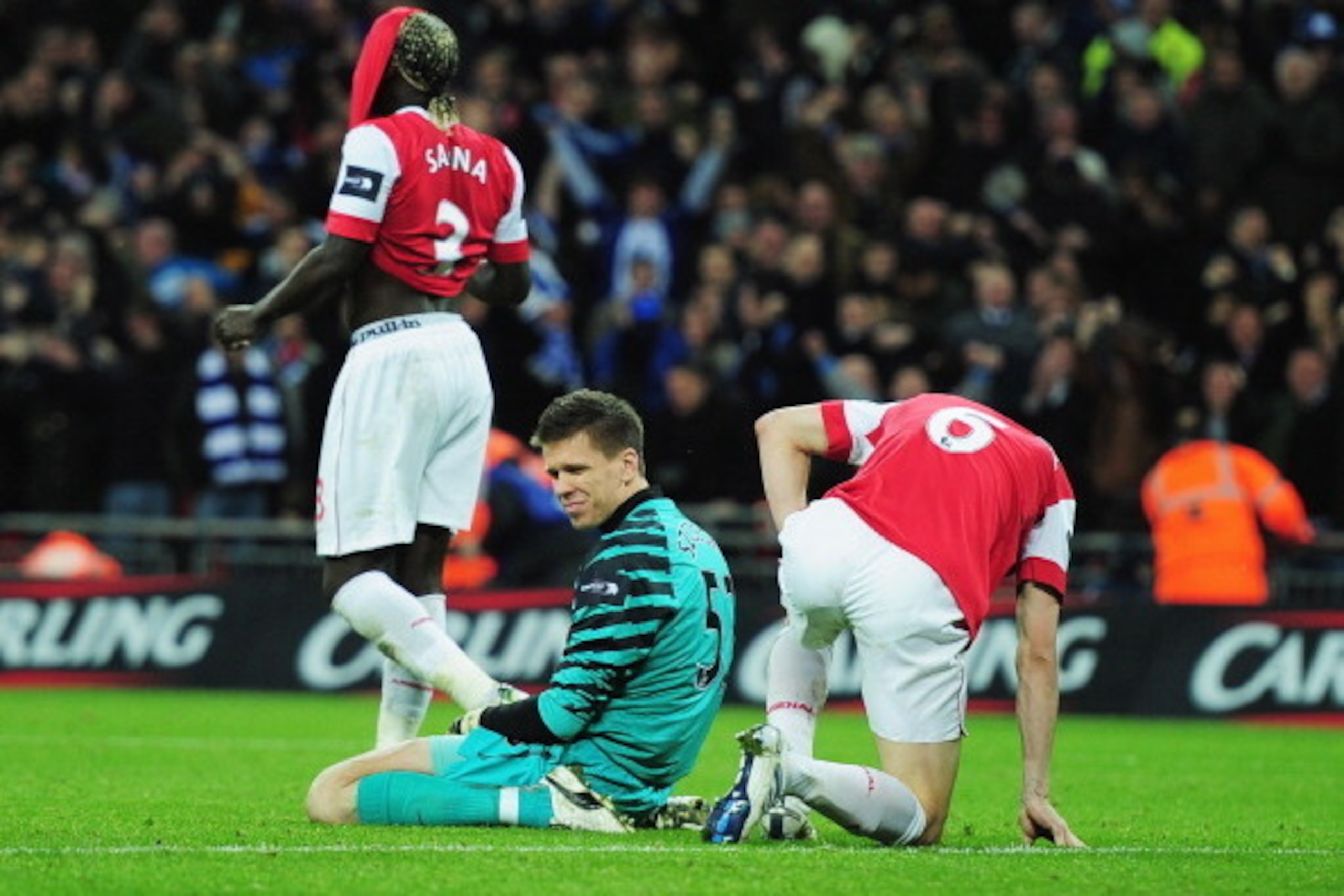LONDON, ENGLAND - FEBRUARY 27: Goalkeeper Wojciech Szczesny (C) of Arsenal and Laurent Koscielny react after a defensive mistake leading to the Birmingham City winning goal during the Carling Cup Final between Arsenal and Birmingham City at Wembley Stadi LONDON, ENGLAND - FEBRUARY 27: Goalkeeper Wojciech Szczesny (C) of Arsenal and Laurent Koscielny react after a defensive mistake leading to the Birmingham City winning goal during the Carling Cup Final between Arsenal and Birmingham City at Wembley Stadi