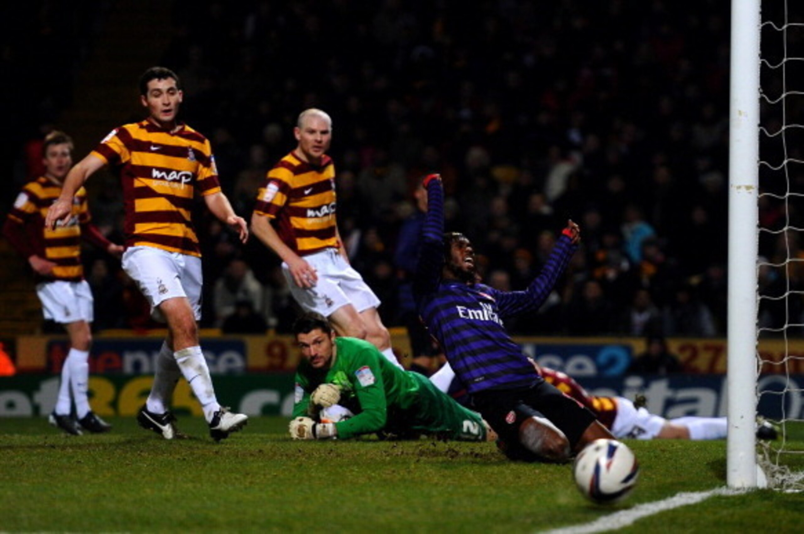 BRADFORD, ENGLAND - DECEMBER 11: Gervinho of Arsenal reacts after missing a chance on goal during the Capital One Cup quarter final match between Bradford City and Arsenal at the Coral Windows Stadium, Valley Parade on December 11, 2012 in Bradford, Engl BRADFORD, ENGLAND - DECEMBER 11: Gervinho of Arsenal reacts after missing a chance on goal during the Capital One Cup quarter final match between Bradford City and Arsenal at the Coral Windows Stadium, Valley Parade on December 11, 2012 in Bradford, Engl