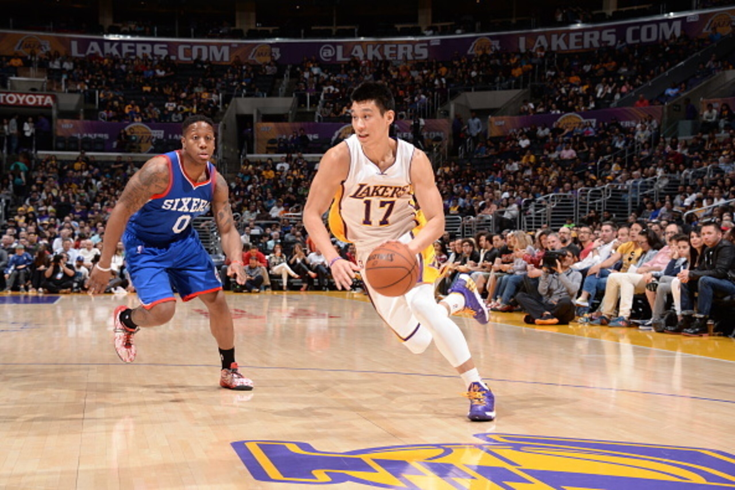 LOS ANGELES, CA - MARCH 22:  Jeremy Lin #17 of the Los Angeles Lakers brings the ball up court against the Philadelphia 76ers on March 22, 2015 at Staples Center in Los Angeles, California. NOTE TO USER: User expressly acknowledges and agrees that, by dow
