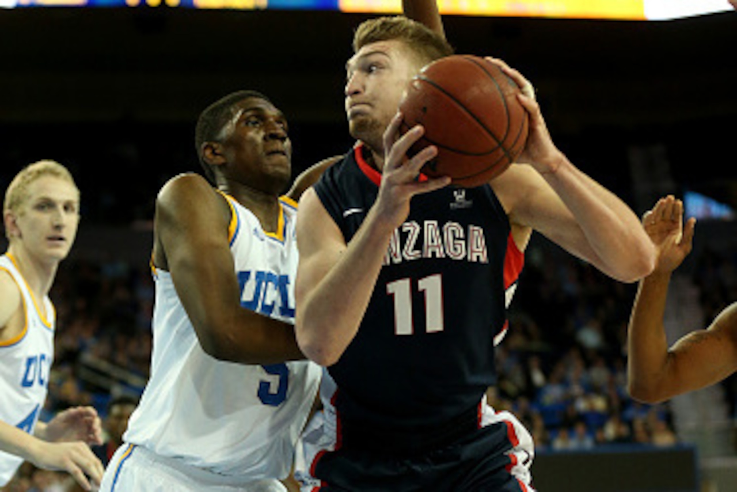 LOS ANGELES, CA - DECEMBER 13: Domantas Sabonis #11 of the Gonzaga Bulldogs controls the ball against Kevon Looney #5 of the UCLA Bruins at Pauley Pavilion on December 13, 2014 in Los Angeles, California. (Photo by Stephen Dunn/Getty Images) LOS ANGELES, CA - DECEMBER 13: Domantas Sabonis #11 of the Gonzaga Bulldogs controls the ball against Kevon Looney #5 of the UCLA Bruins at Pauley Pavilion on December 13, 2014 in Los Angeles, California. (Photo by Stephen Dunn/Getty Images)