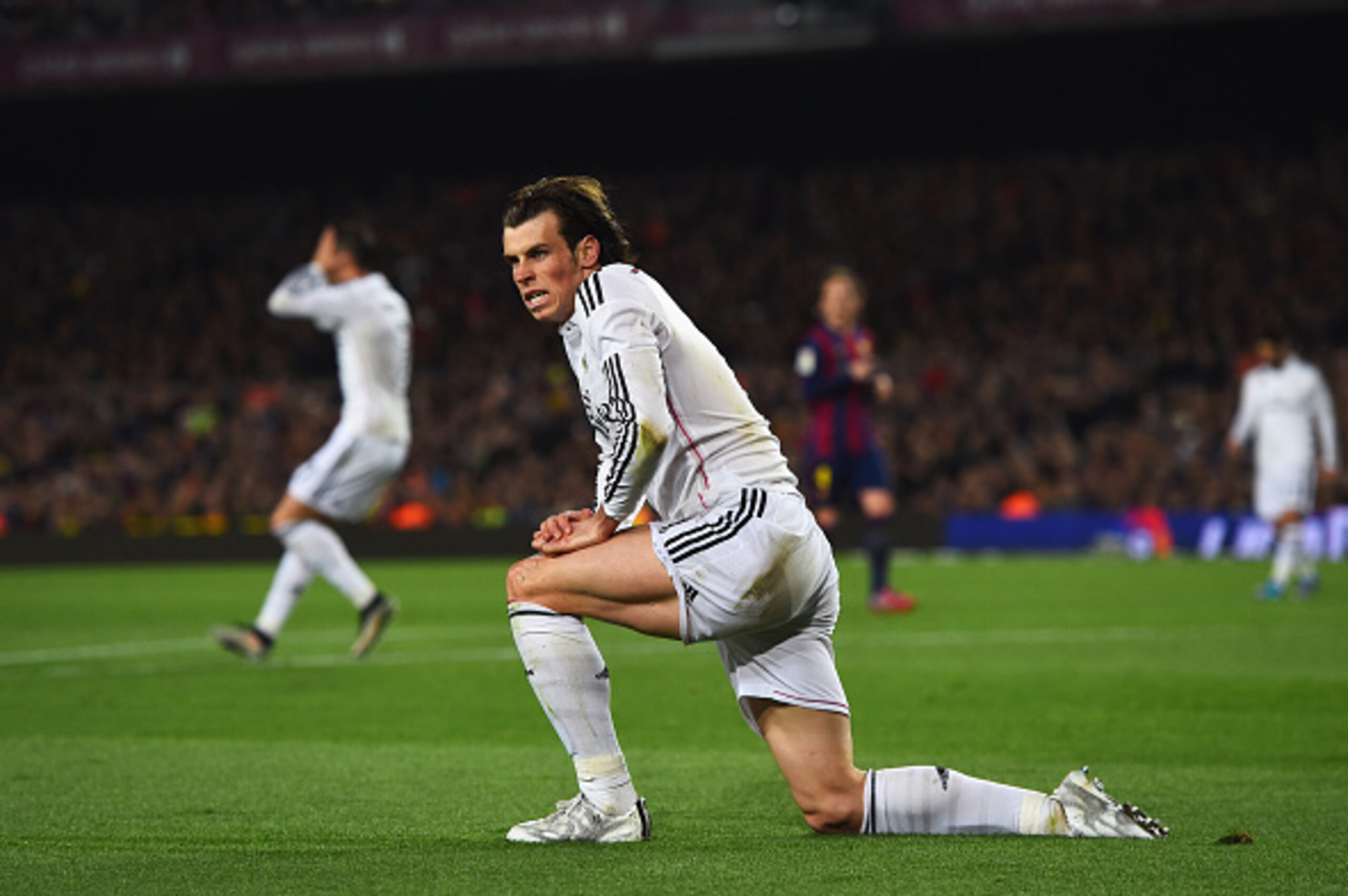 BARCELONA, SPAIN - MARCH 22:  Gareth Bale of Real Madrid CF reacts during the La Liga match between FC Barcelona and Real Madrid CF at Camp Nou on March 22, 2015 in Barcelona, Spain.  (Photo by David Ramos/Getty Images)