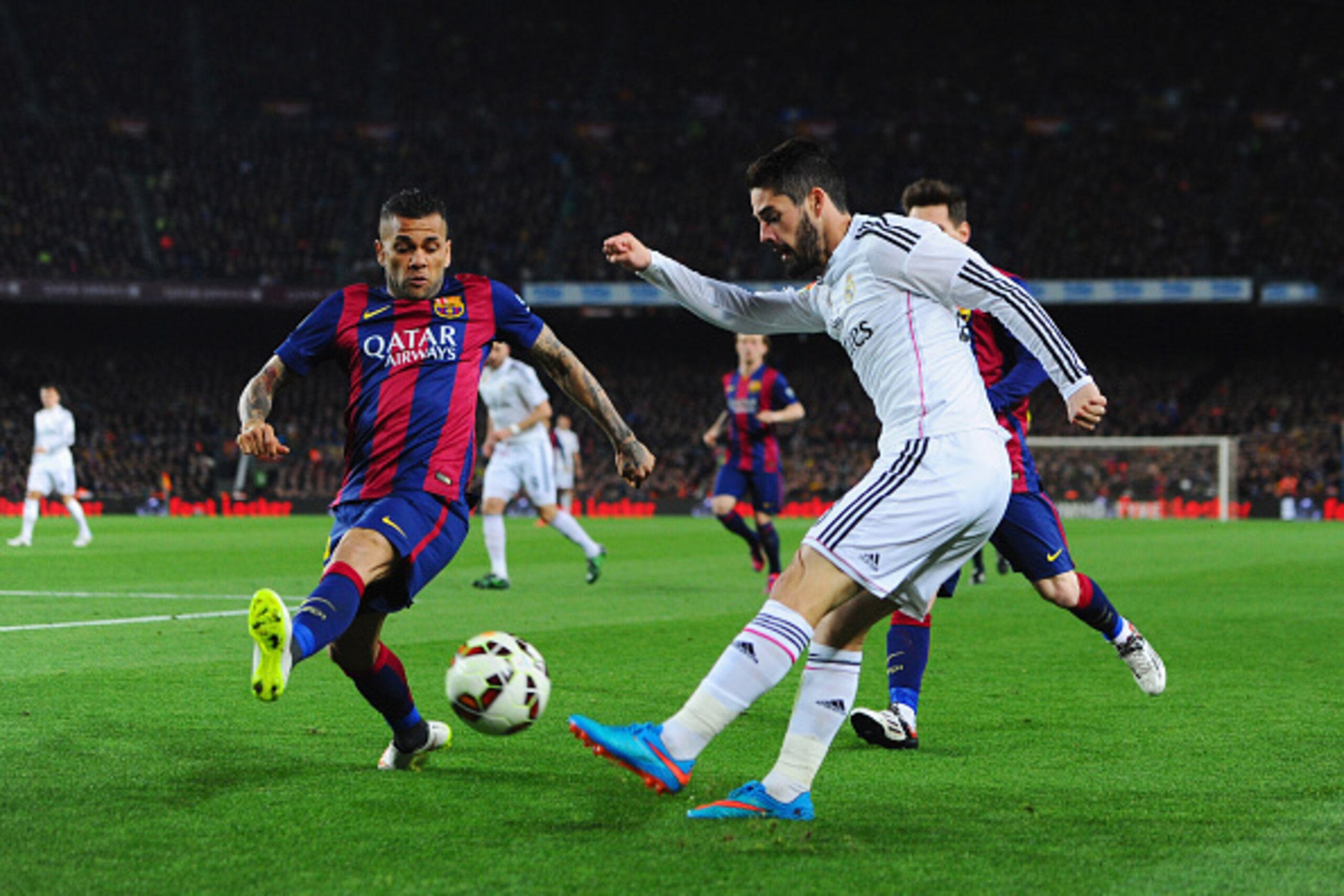 BARCELONA, SPAIN - MARCH 22:  Isco of Real Madrid CF crosses the ball past Daniel Alves of Barcelona during the La Liga match between FC Barcelona and Real Madrid CF at Camp Nou on March 22, 2015 in Barcelona, Spain.  (Photo by Alex Caparros/Getty Images)