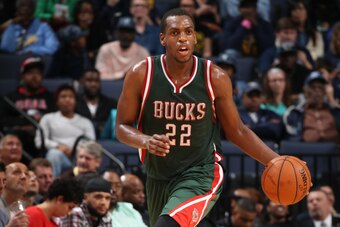 MEMPHIS, TN - MARCH 14:  Khris Middleton #22 of the Milwaukee Bucks brings the ball up court against the Memphis Grizzlies on March 14, 2015 at FedExForum in Memphis, Tennessee. NOTE TO USER: User expressly acknowledges and agrees that, by downloading and