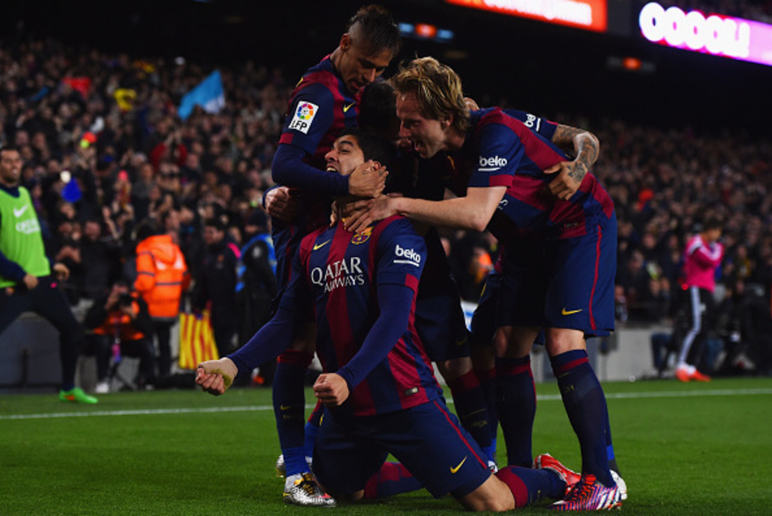 BARCELONA, SPAIN - MARCH 22:  Luis Suarez of Barcelona (grounded) celebrates with team mates as he scores their second goal during the La Liga match between FC Barcelona and Real Madrid CF at Camp Nou on March 22, 2015 in Barcelona, Spain.  (Photo by Davi
