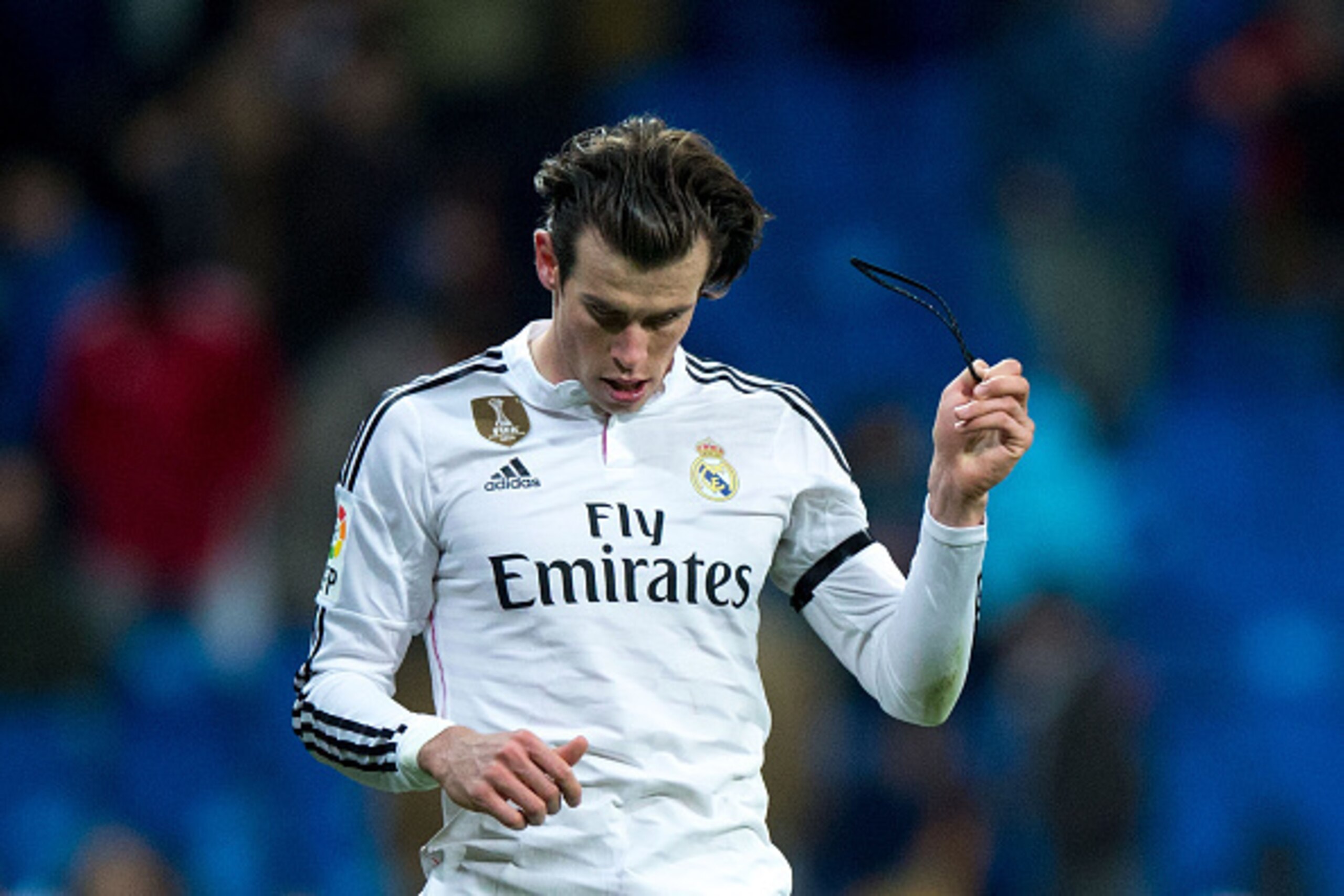 MADRID, SPAIN - MARCH 15: Gareth Bale  of Real Madrid CF removes his hair band after the La Liga match between Real Madrid CF and Levante UD at Estadio Santiago Bernabeu on March 15, 2015 in Madrid, Spain.  (Photo by Gonzalo Arroyo Moreno/Getty Images)