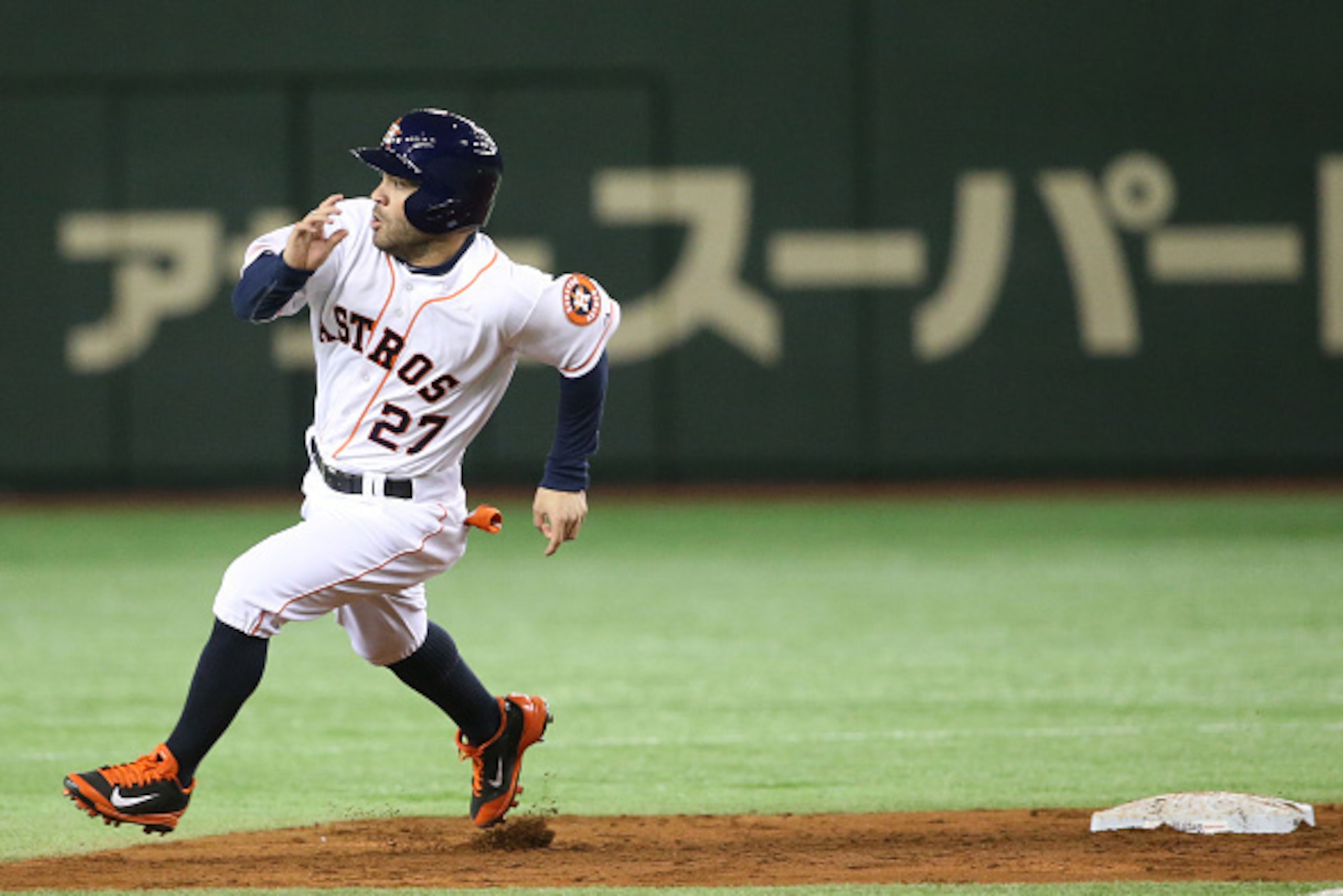 TOKYO, JAPAN - NOVEMBER 16: Jose Altuve #27 of the Houston Astros runs in the third inning during the game four of Samurai Japan and MLB All Stars at Tokyo Dome on November 16, 2014 in Tokyo, Japan. (Photo by Atsushi Tomura/Getty Images) TOKYO, JAPAN - NOVEMBER 16: Jose Altuve #27 of the Houston Astros runs in the third inning during the game four of Samurai Japan and MLB All Stars at Tokyo Dome on November 16, 2014 in Tokyo, Japan. (Photo by Atsushi Tomura/Getty Images)