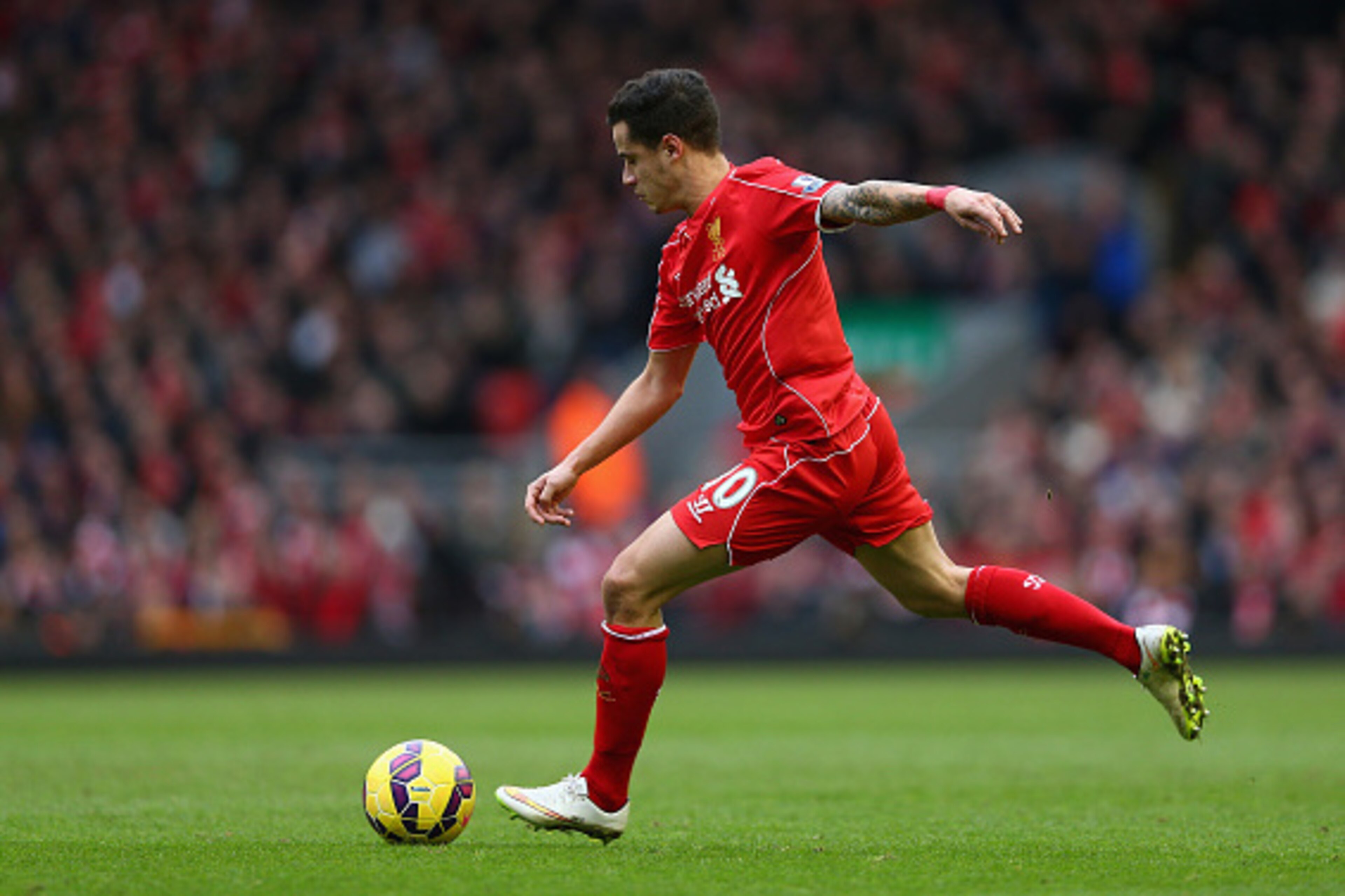 LIVERPOOL, ENGLAND - MARCH 01:  Philippe Coutinho of Liverpool takes a shot at goal during the Barclays Premier League match between Liverpool and Manchester City at Anfield on March 1, 2015 in Liverpool, England.  (Photo by Clive Brunskill/Getty Images)