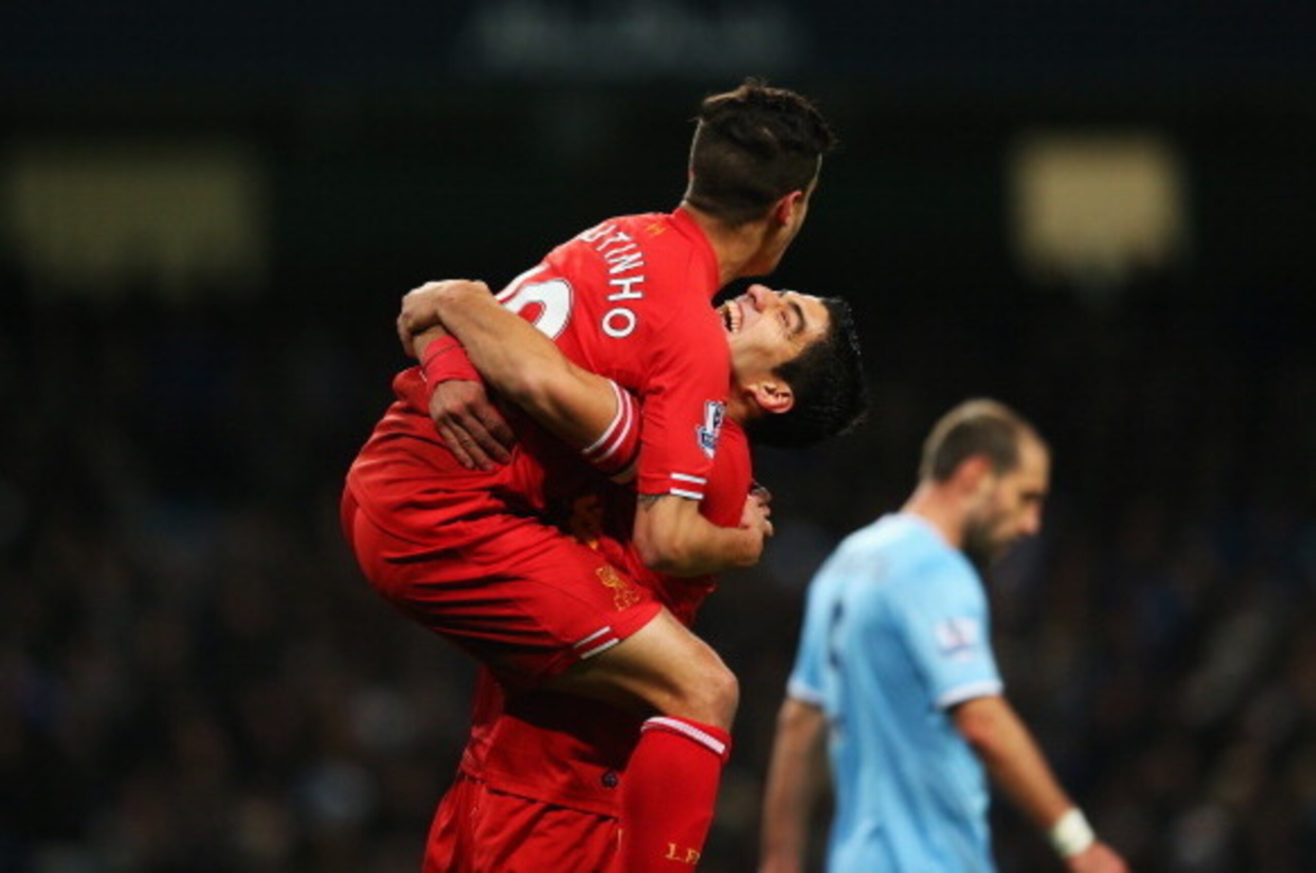 MANCHESTER, ENGLAND - DECEMBER 26:  Luis Suarez (R) of Liverpool congratulates goalscorer Philippe Coutinho during the Barclays Premier League match between Manchester City and Liverpool at Etihad Stadium on December 26, 2013 in Manchester, England.  (Pho